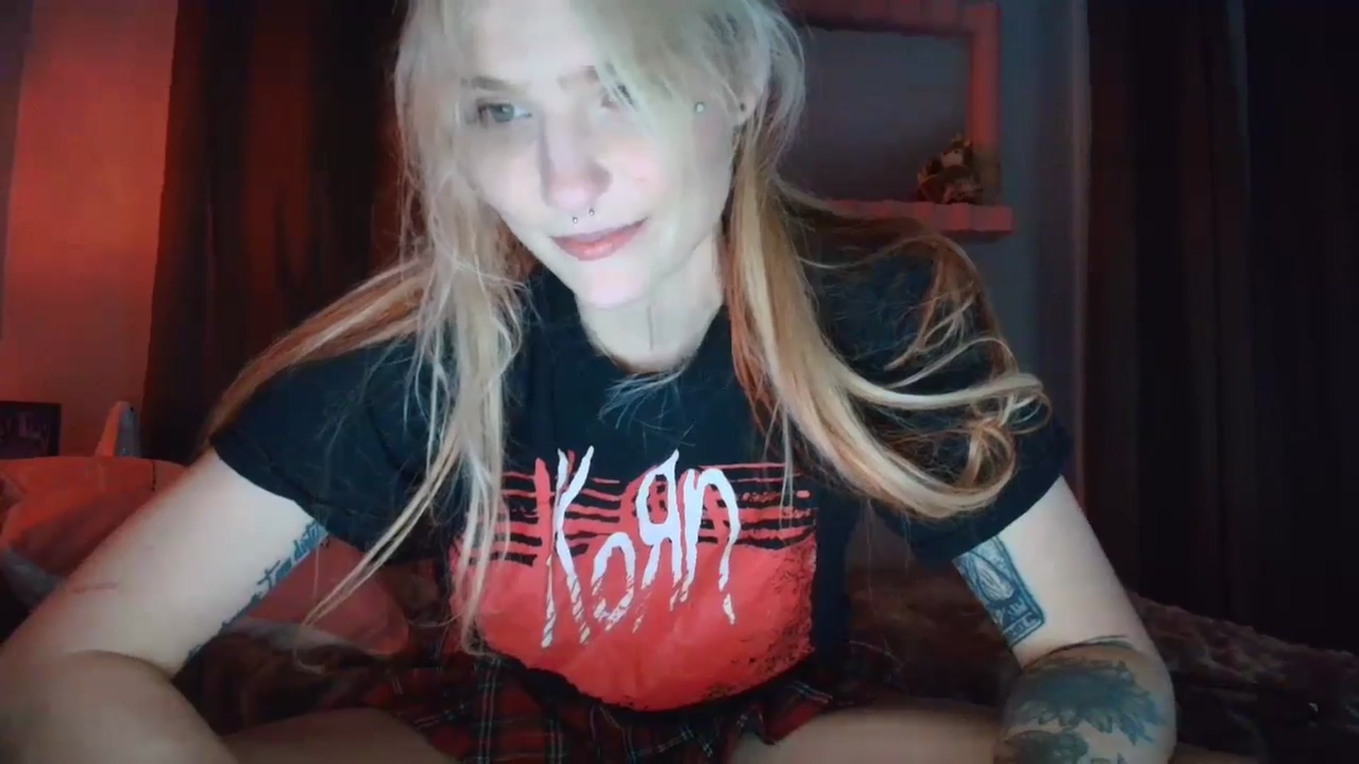 Gallery image thumbnail from DuckChan0's myfreecams stream on, 10/12/2025, 23:03 image 18 of 20