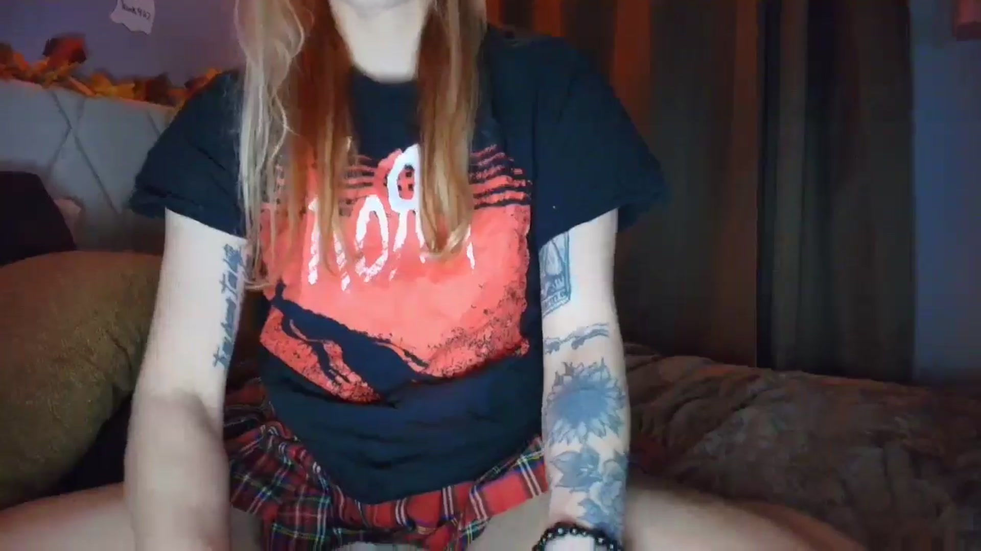 Gallery image thumbnail from DuckChan0's myfreecams stream on, 10/12/2025, 23:03 image 9 of 20
