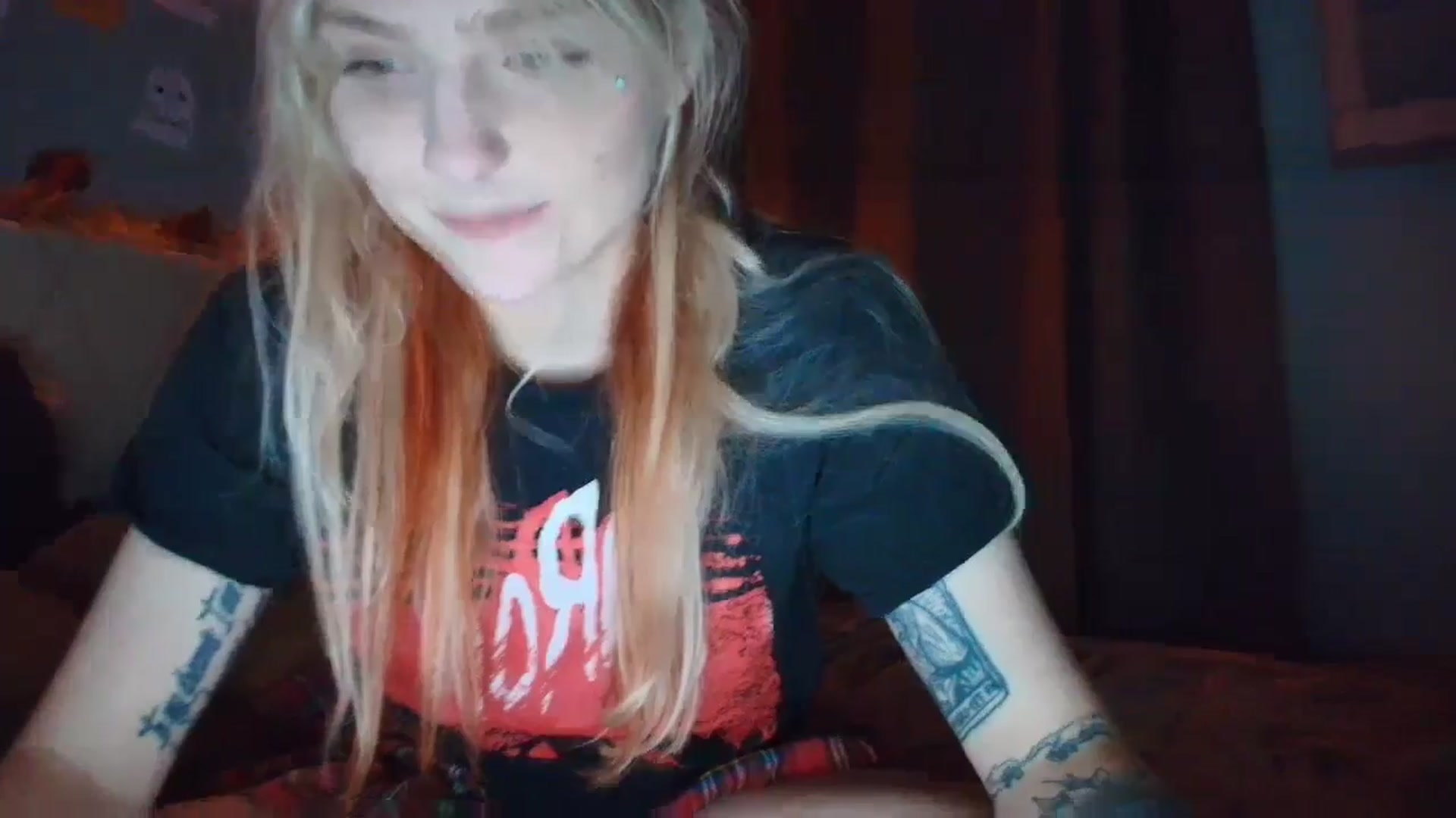 Gallery image thumbnail from DuckChan0's myfreecams stream on, 10/12/2025, 23:03 image 10 of 20