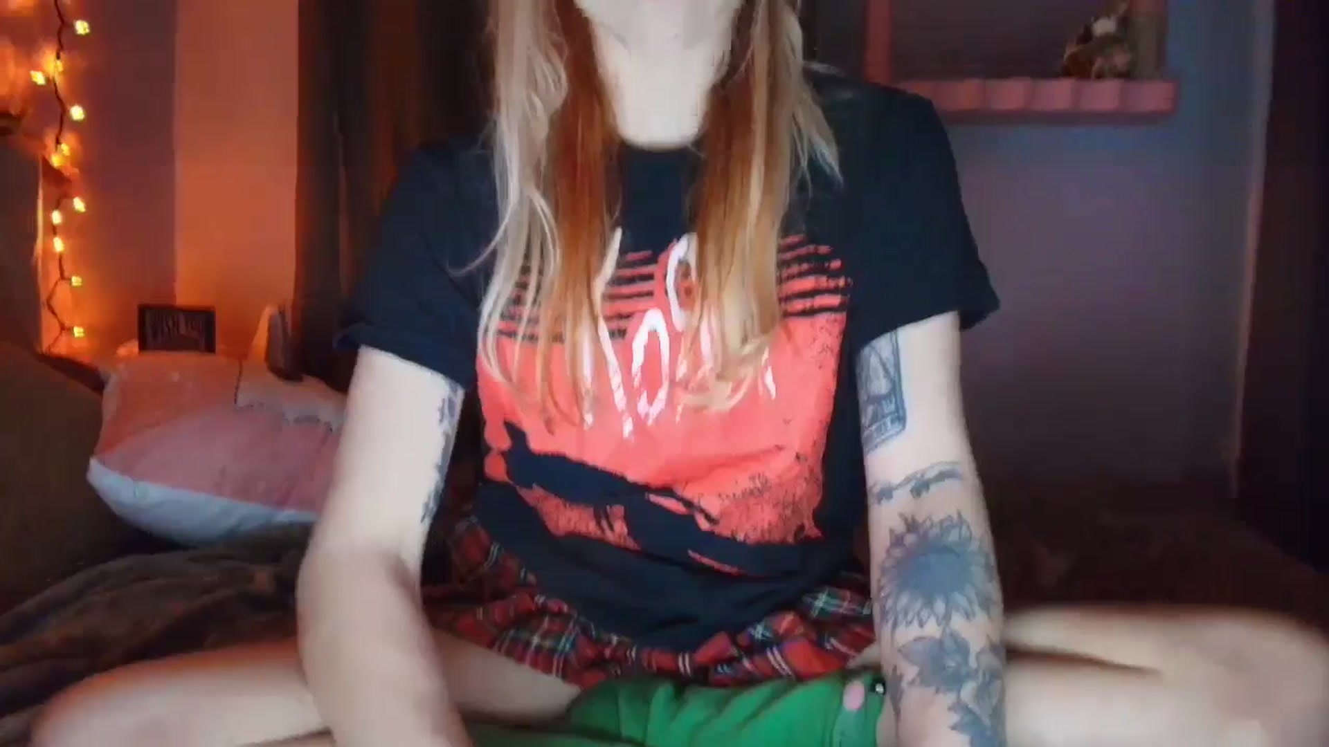 Gallery image thumbnail from DuckChan0's myfreecams stream on, 10/12/2025, 23:03 image 13 of 20
