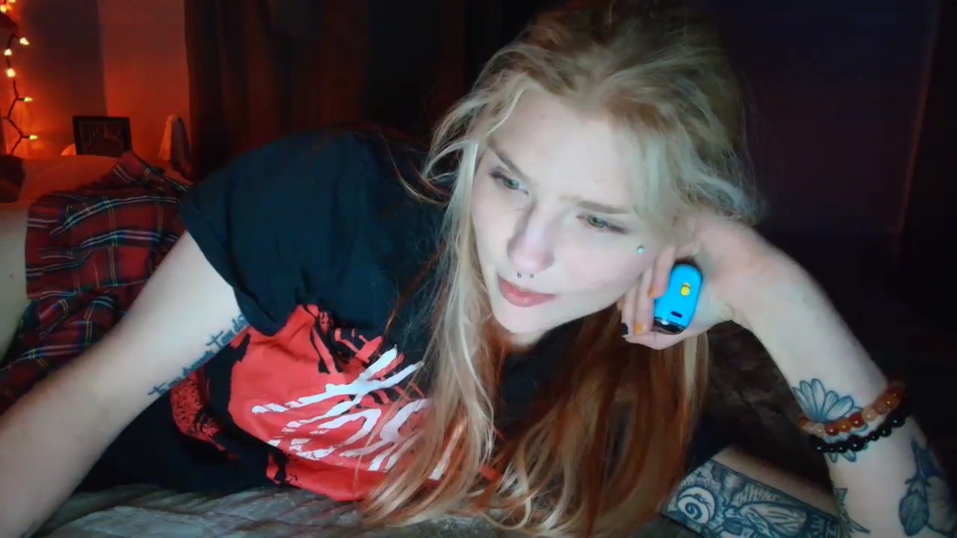 Gallery image thumbnail from DuckChan0's myfreecams stream on, 10/12/2025, 23:03 image 12 of 20