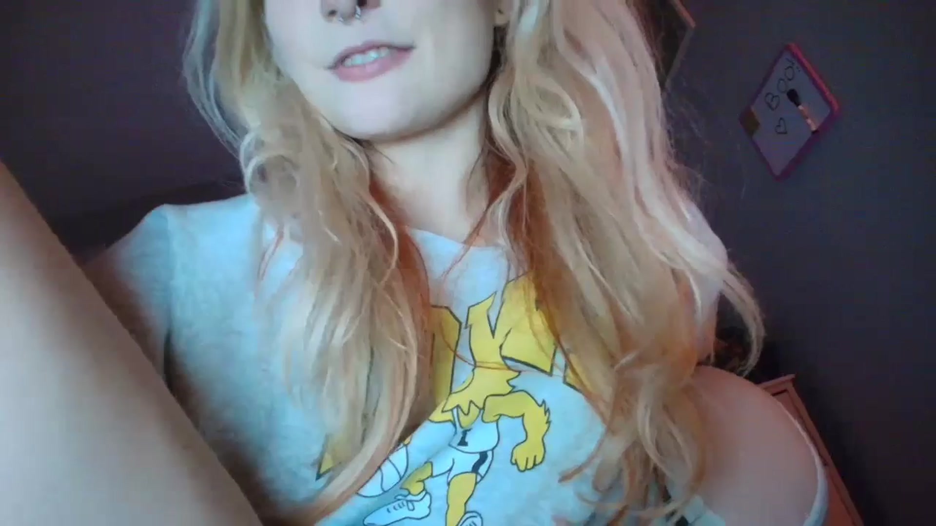 Gallery image thumbnail from DuckChan0's myfreecams stream on, 10/13/2025, 24:14 image 16 of 20