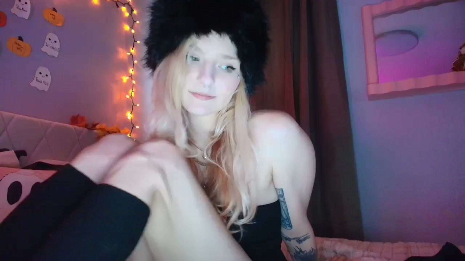 Gallery image thumbnail from DuckChan0's myfreecams stream on, 10/13/2025, 21:06 image 5 of 20