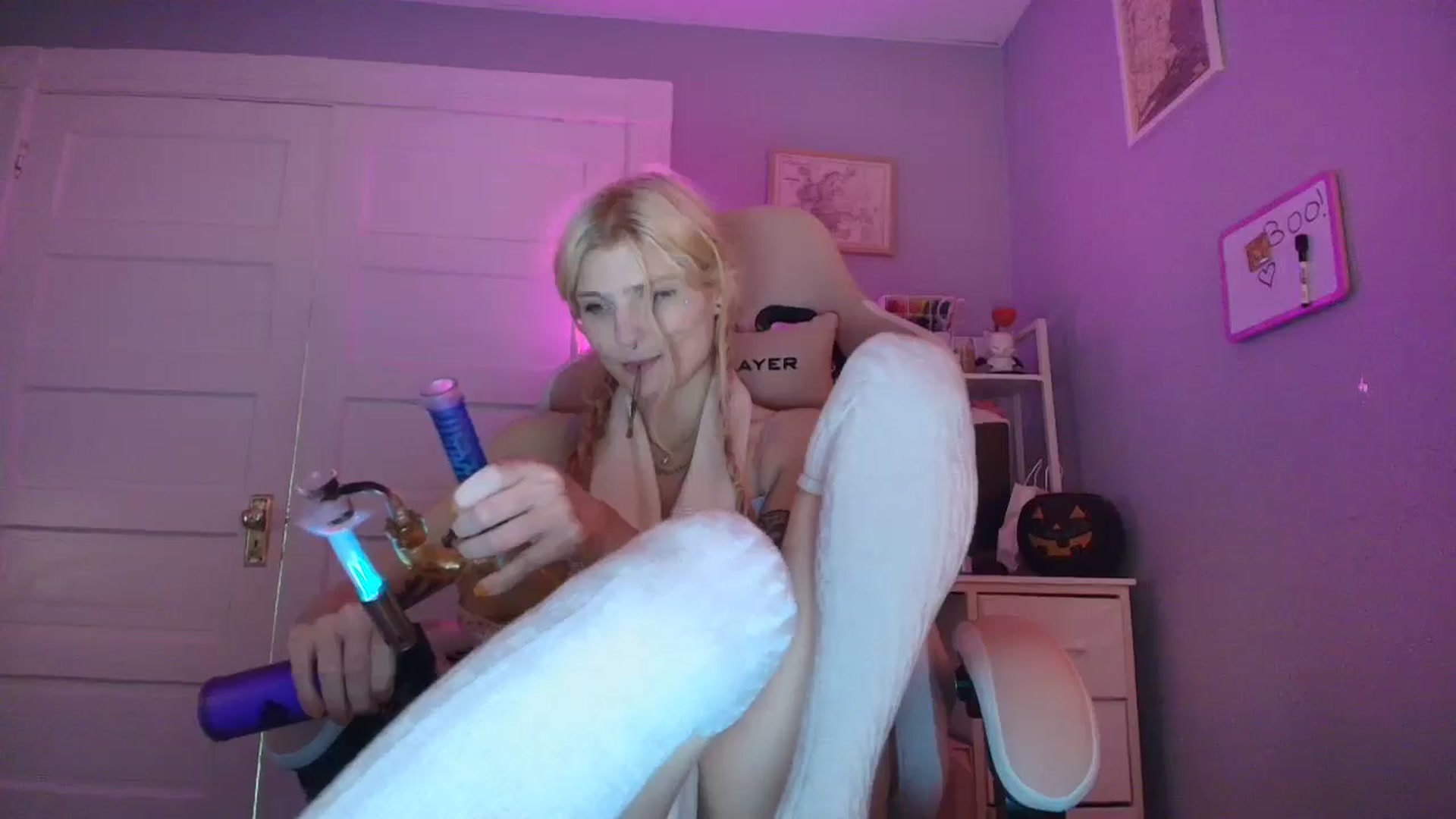 Gallery image thumbnail from DuckChan0's myfreecams stream on, 10/14/2025, 18:49 image 12 of 20