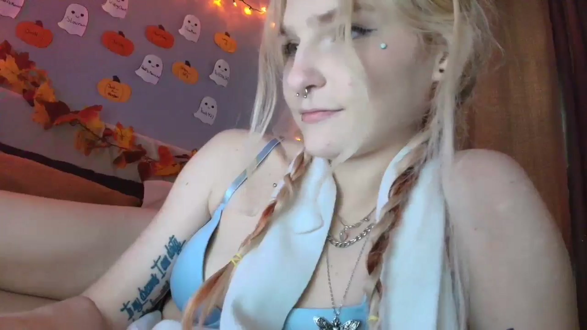 Gallery image thumbnail from DuckChan0's myfreecams stream on, 10/14/2025, 18:49 image 6 of 20