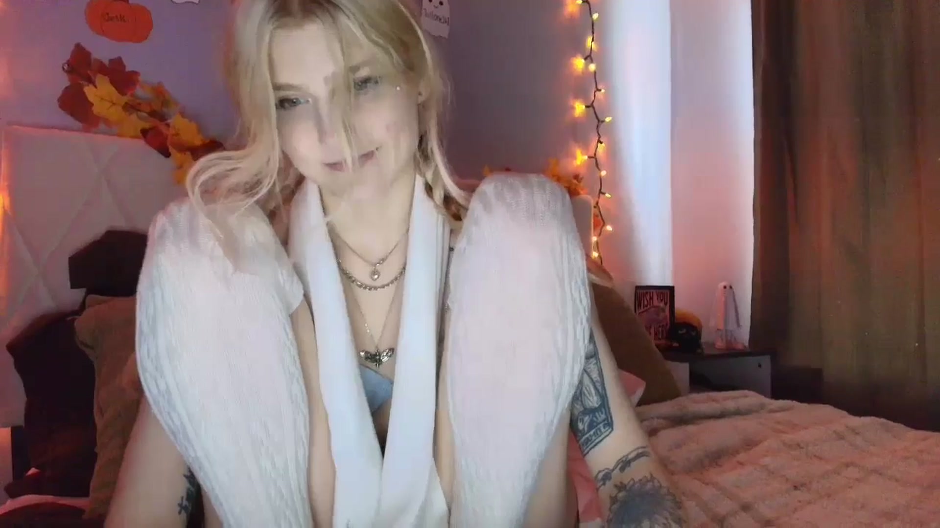 Gallery image thumbnail from DuckChan0's myfreecams stream on, 10/14/2025, 18:49 image 17 of 20