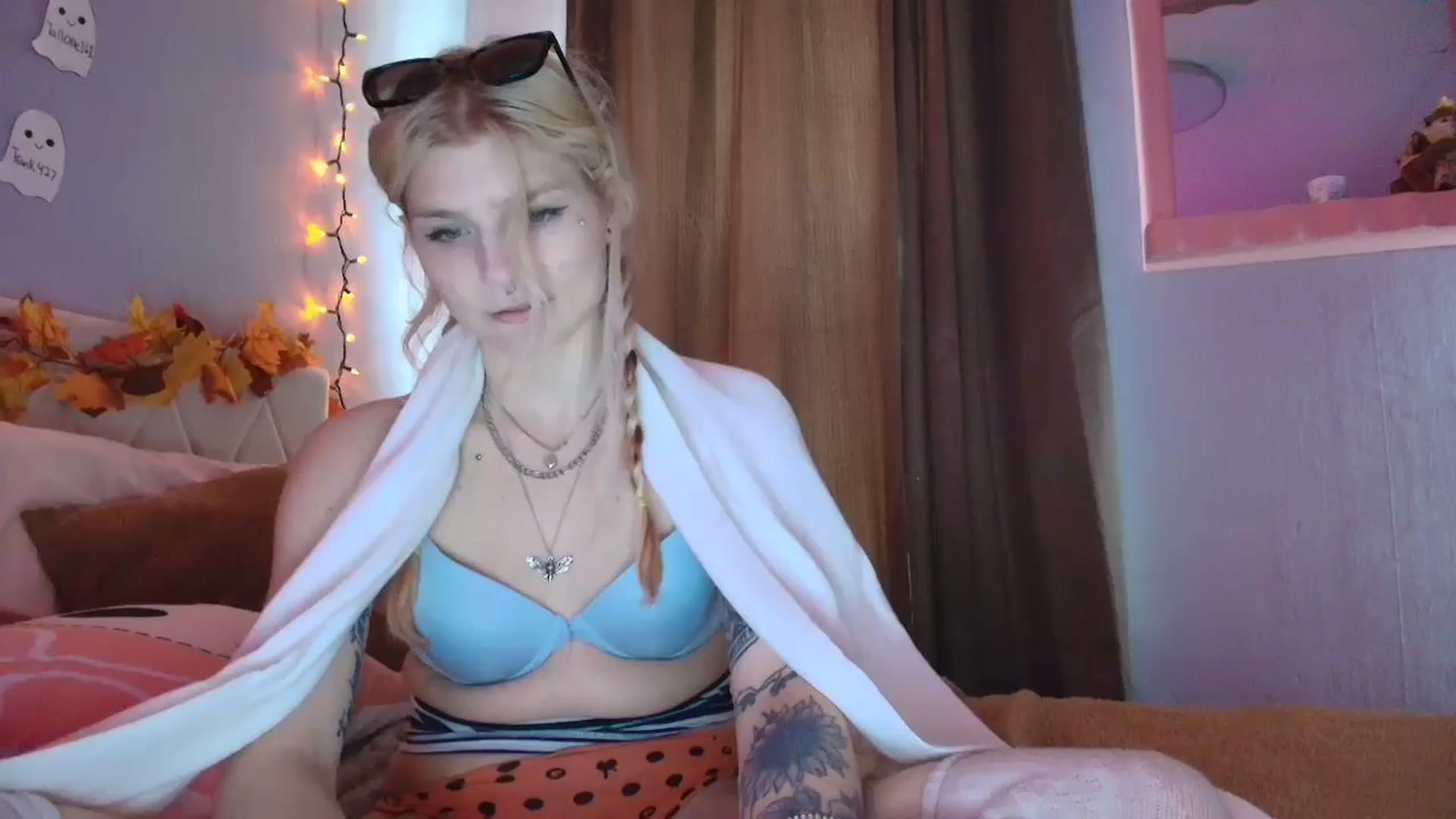 Gallery image thumbnail from DuckChan0's myfreecams stream on, 10/14/2025, 18:49 image 10 of 20