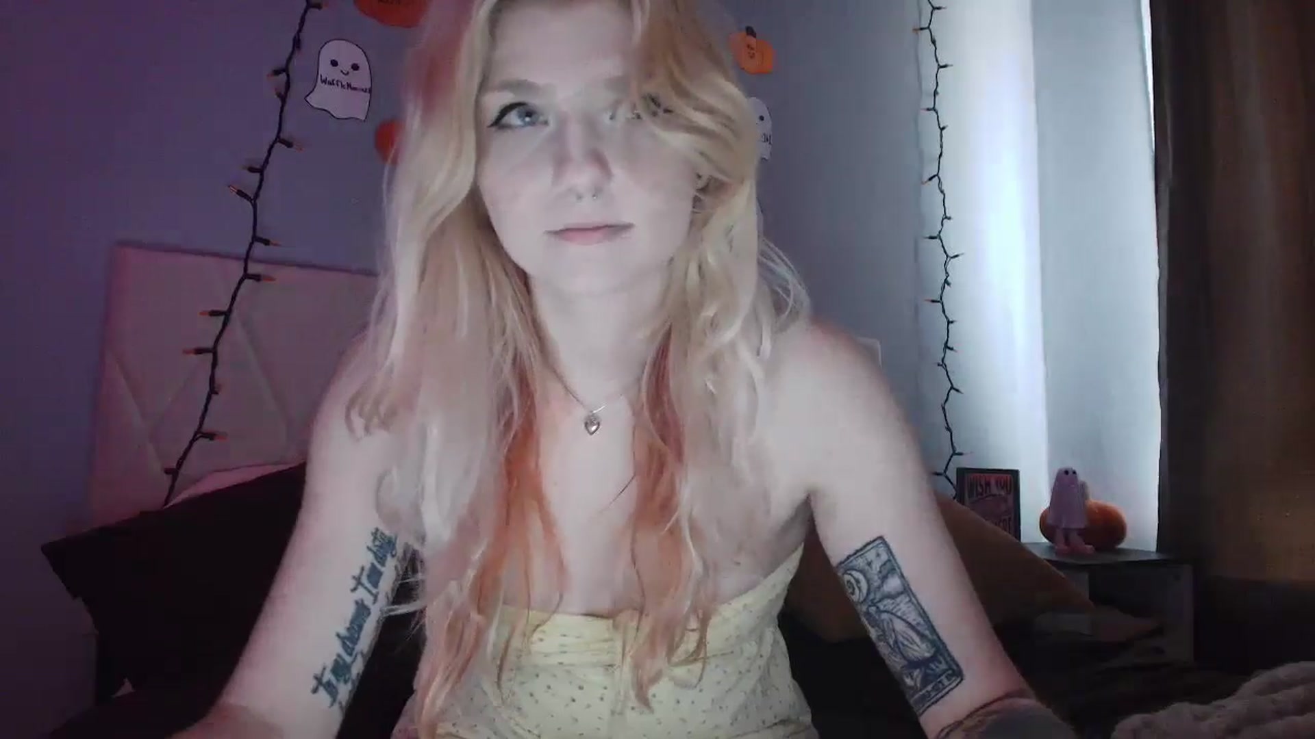 Gallery image thumbnail from DuckChan0's myfreecams stream on, 10/15/2025, 18:18 image 2 of 20