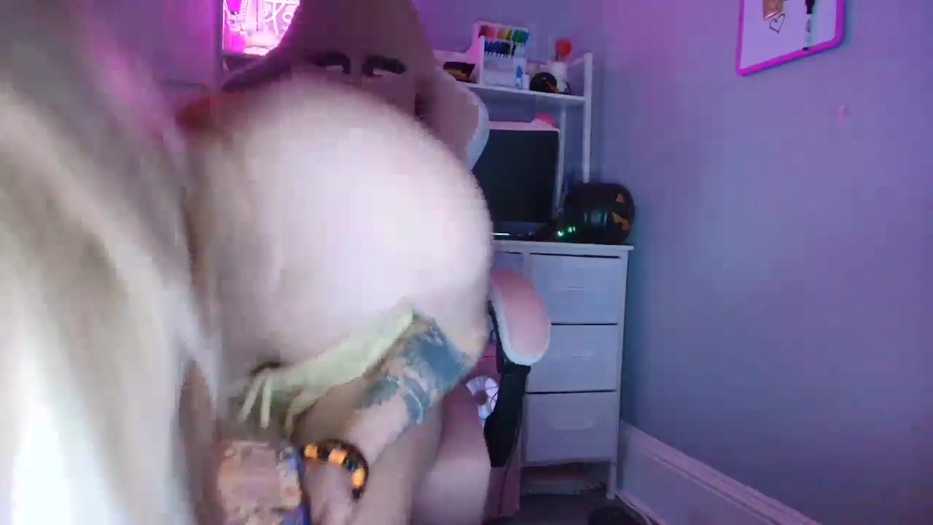 Gallery image thumbnail from DuckChan0's myfreecams stream on, 10/15/2025, 19:06 image 3 of 20