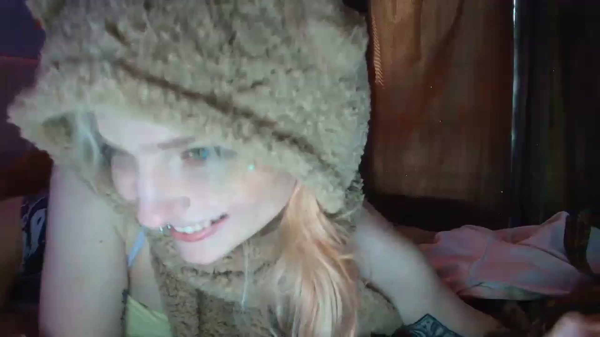 Gallery image thumbnail from DuckChan0's myfreecams stream on, 10/16/2025, 15:47 image 18 of 20