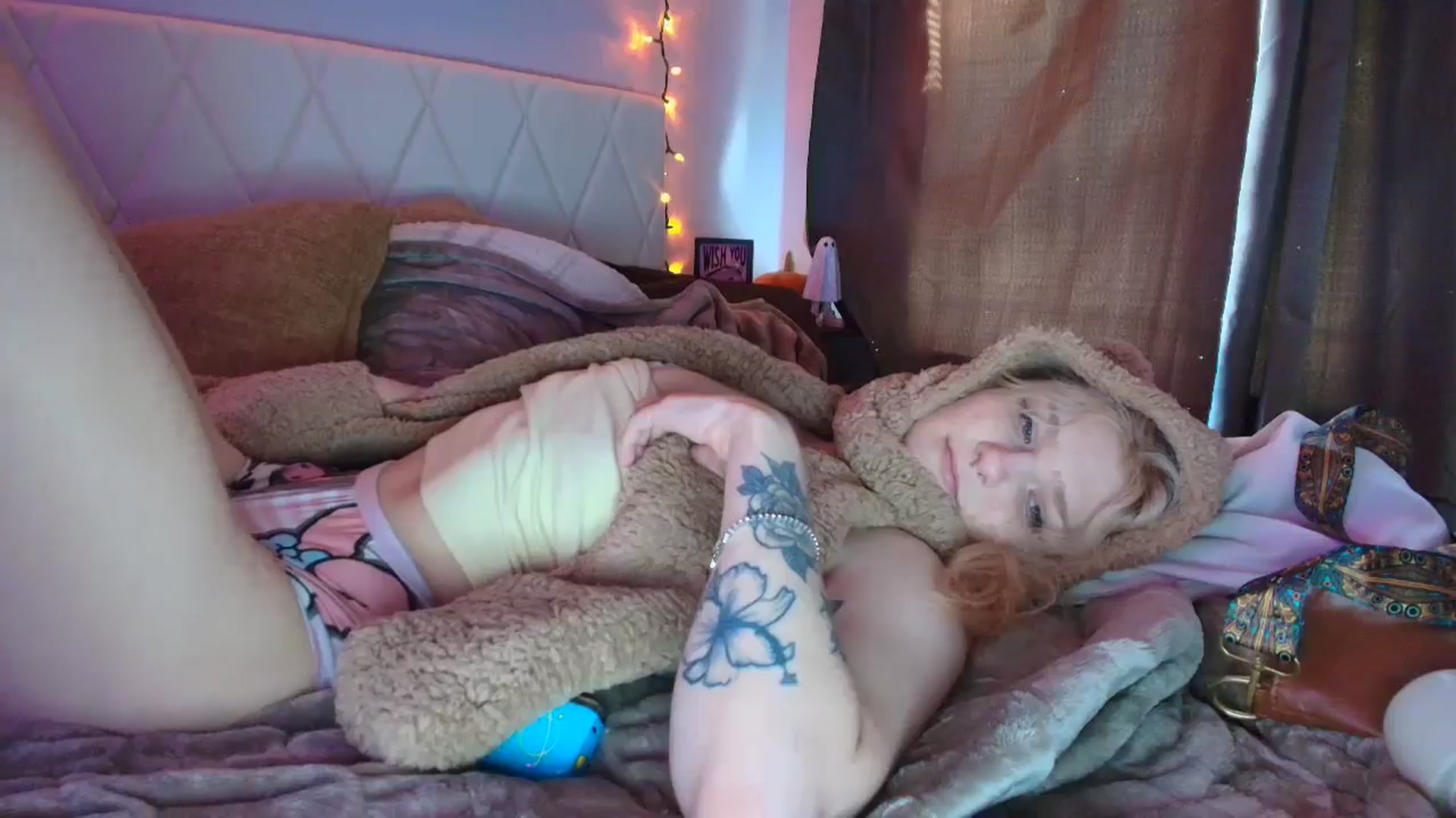 Gallery image thumbnail from DuckChan0's myfreecams stream on, 10/16/2025, 15:47 image 19 of 20