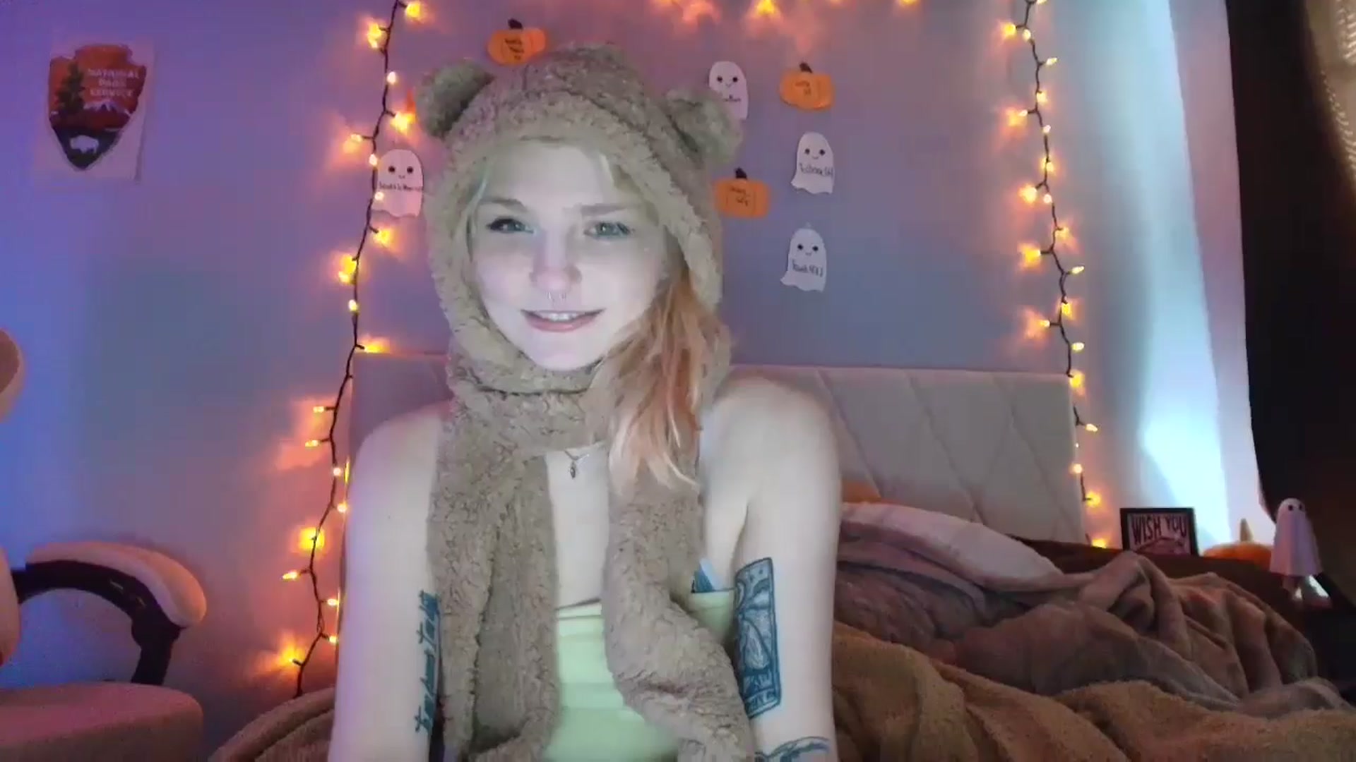 Gallery image thumbnail from DuckChan0's myfreecams stream on, 10/16/2025, 15:47 image 9 of 20