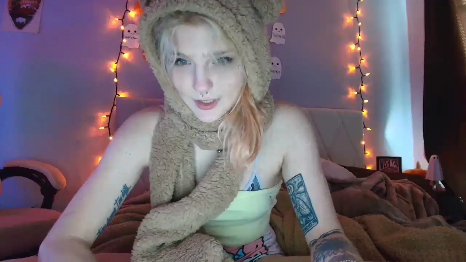 Gallery image thumbnail from DuckChan0's myfreecams stream on, 10/16/2025, 15:47 image 14 of 20