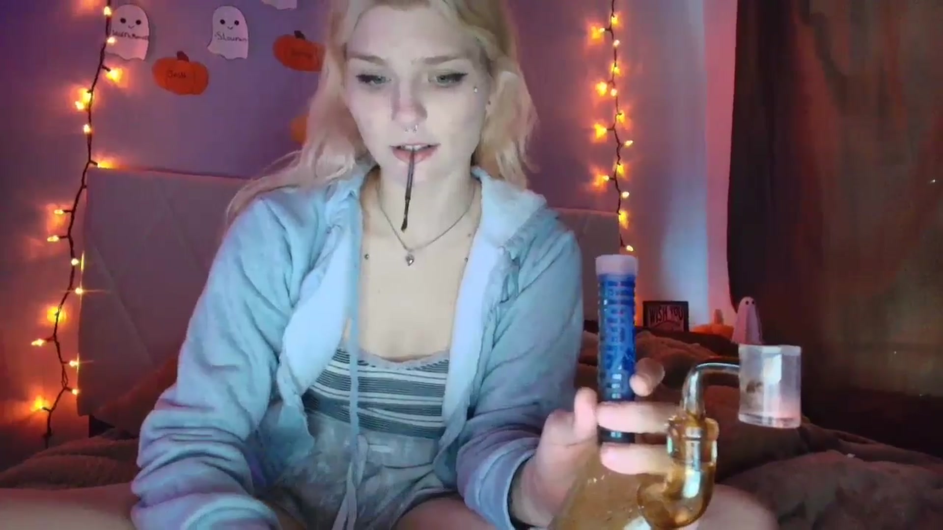 Gallery image thumbnail from DuckChan0's myfreecams stream on, 10/16/2025, 17:42 image 6 of 20