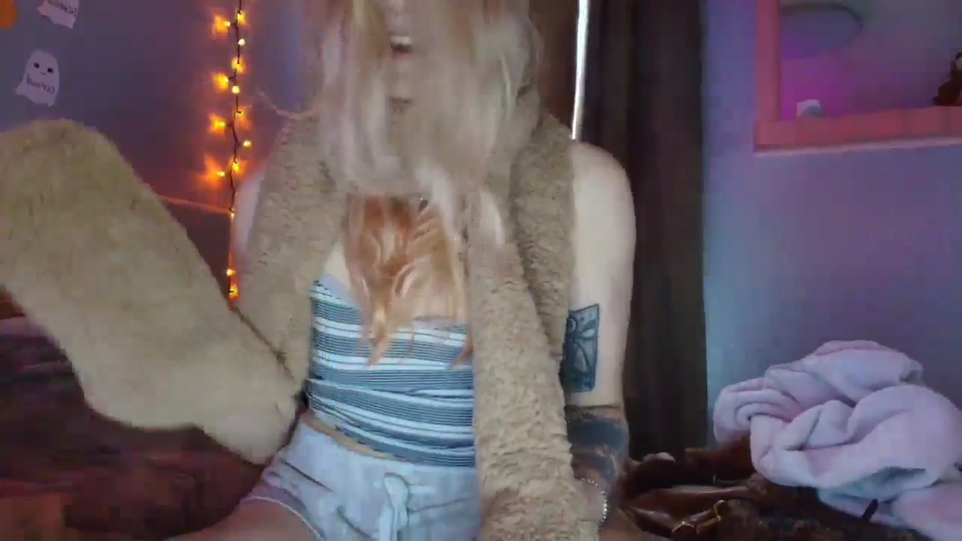 Gallery image thumbnail from DuckChan0's myfreecams stream on, 10/16/2025, 17:42 image 18 of 20