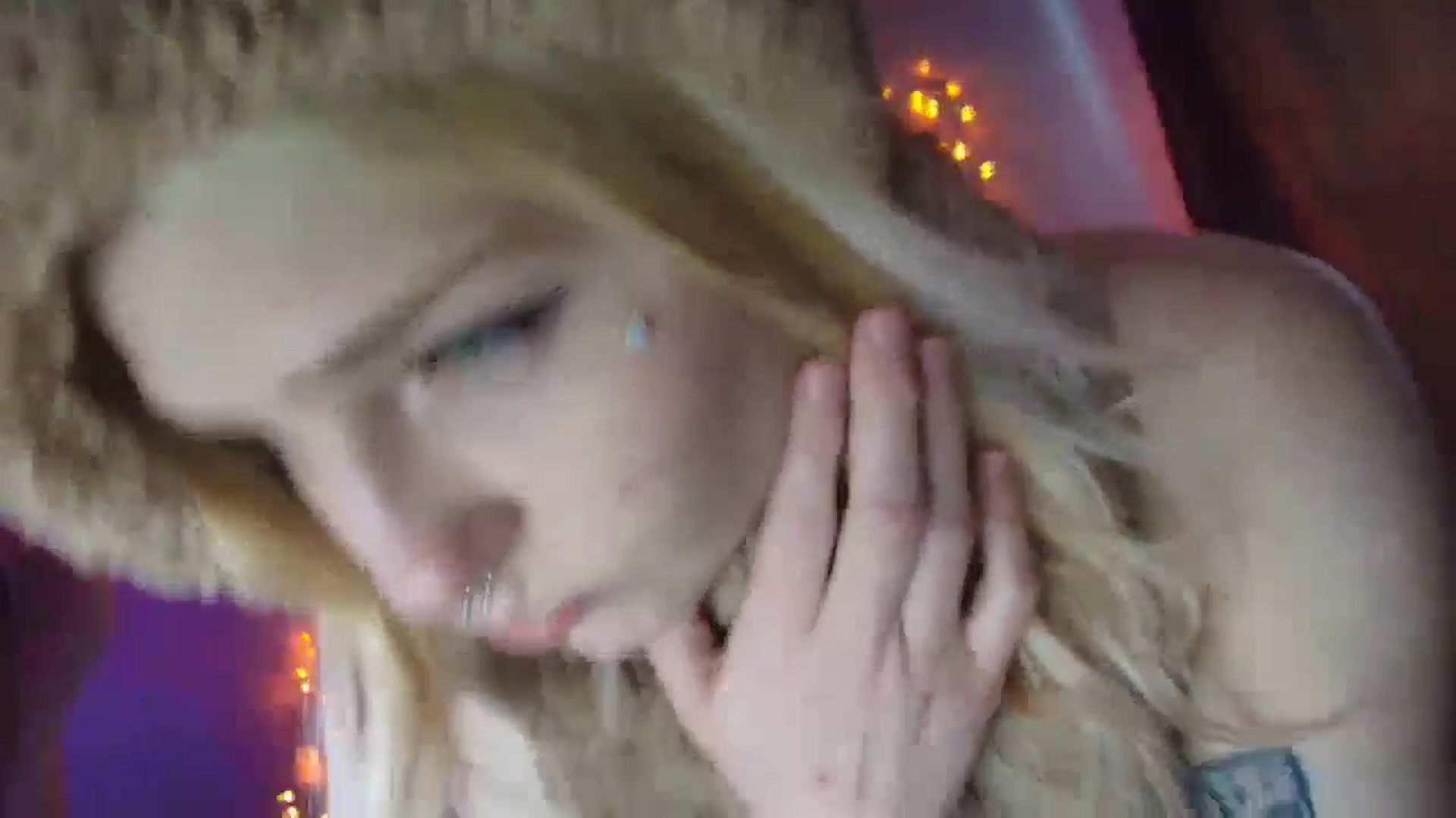 Gallery image thumbnail from DuckChan0's myfreecams stream on, 10/16/2025, 17:42 image 15 of 20
