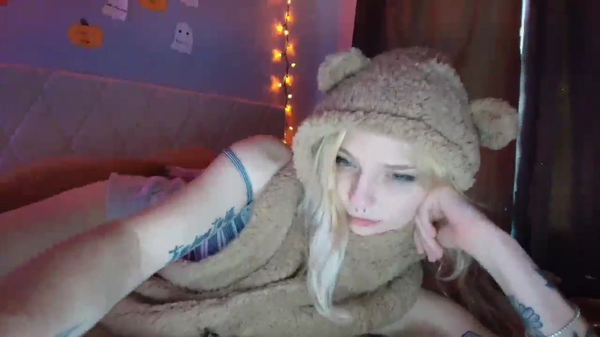 Gallery image thumbnail from DuckChan0's myfreecams stream on, 10/16/2025, 17:42 image 14 of 20