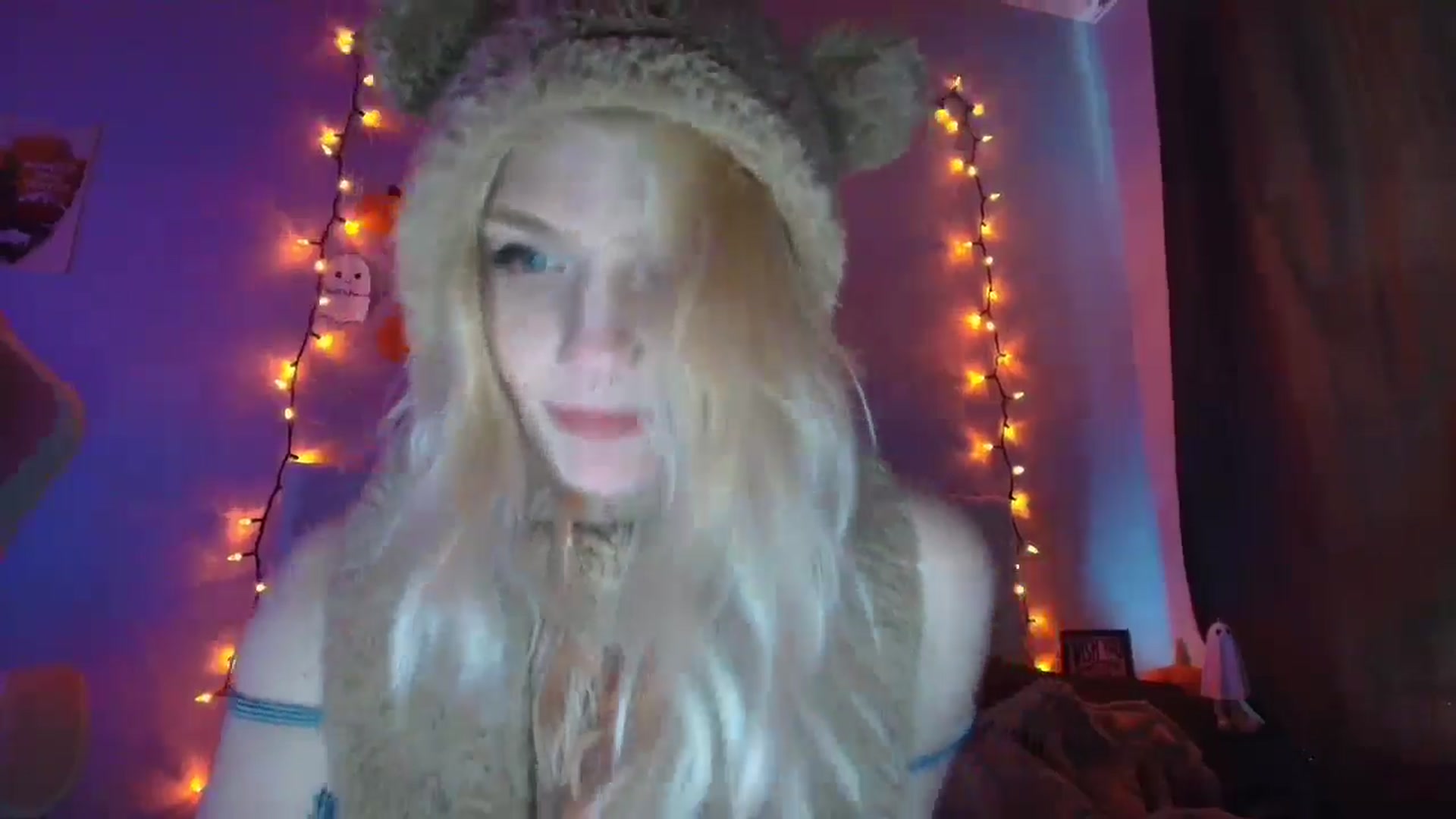 Gallery image thumbnail from DuckChan0's myfreecams stream on, 10/16/2025, 17:42 image 13 of 20