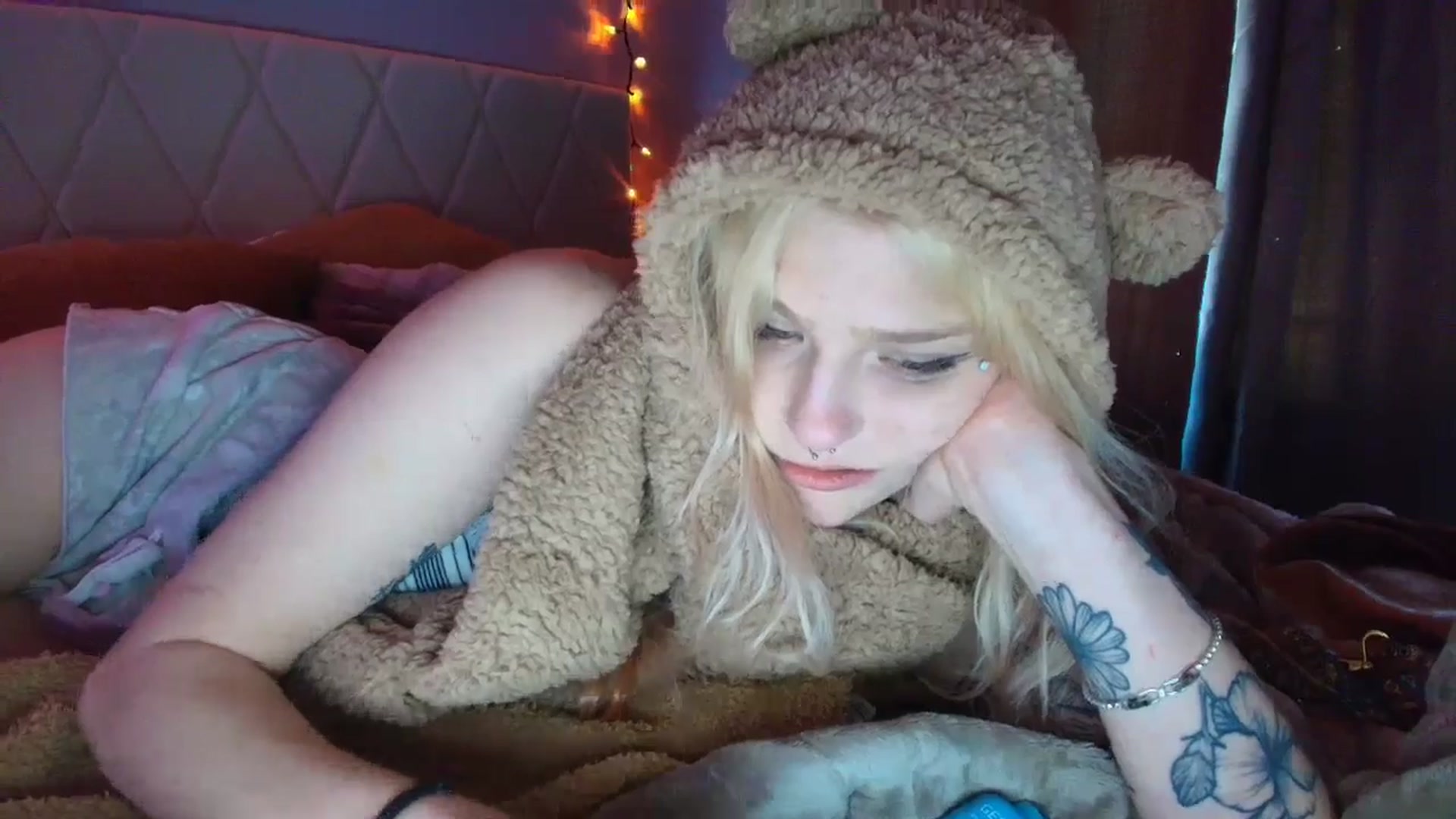 Gallery image thumbnail from DuckChan0's myfreecams stream on, 10/16/2025, 17:42 image 11 of 20