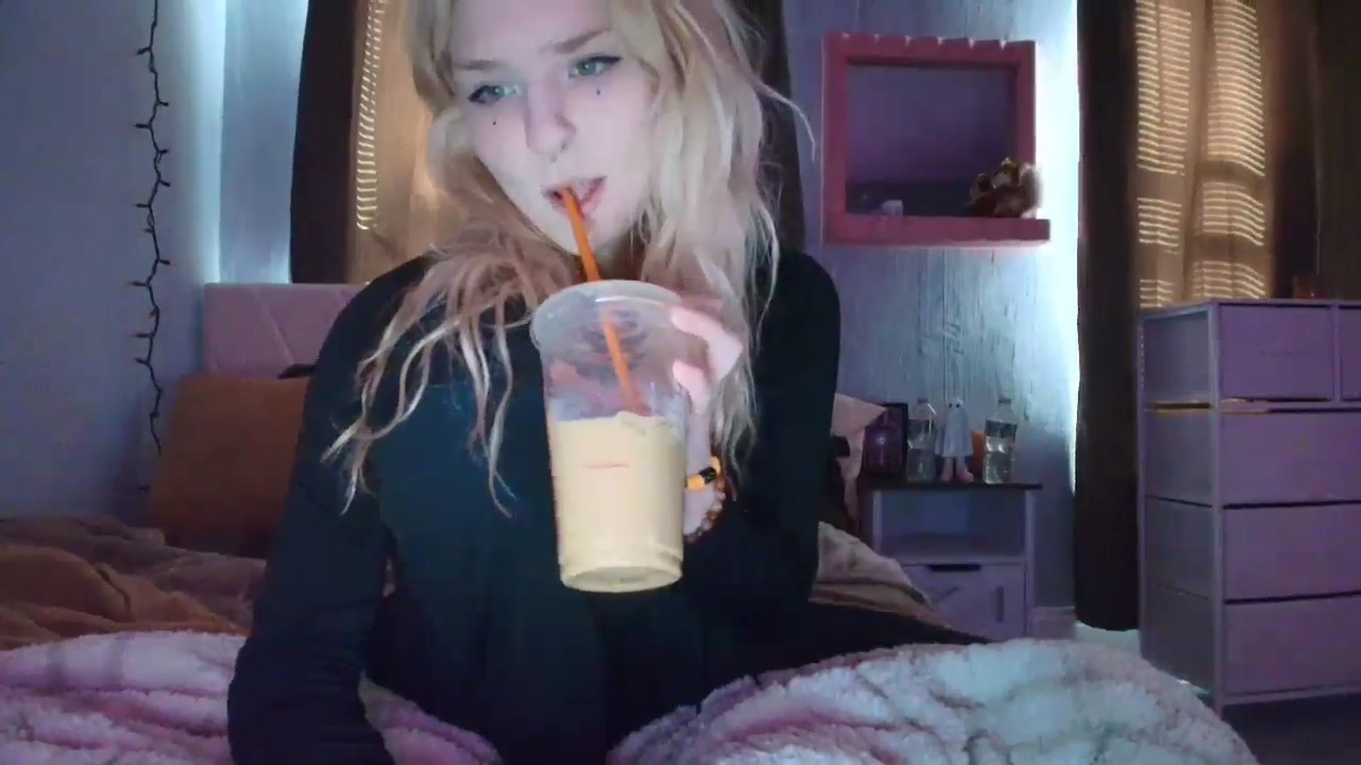 Gallery image thumbnail from DuckChan0's myfreecams stream on, 10/17/2025, 14:37 image 19 of 20