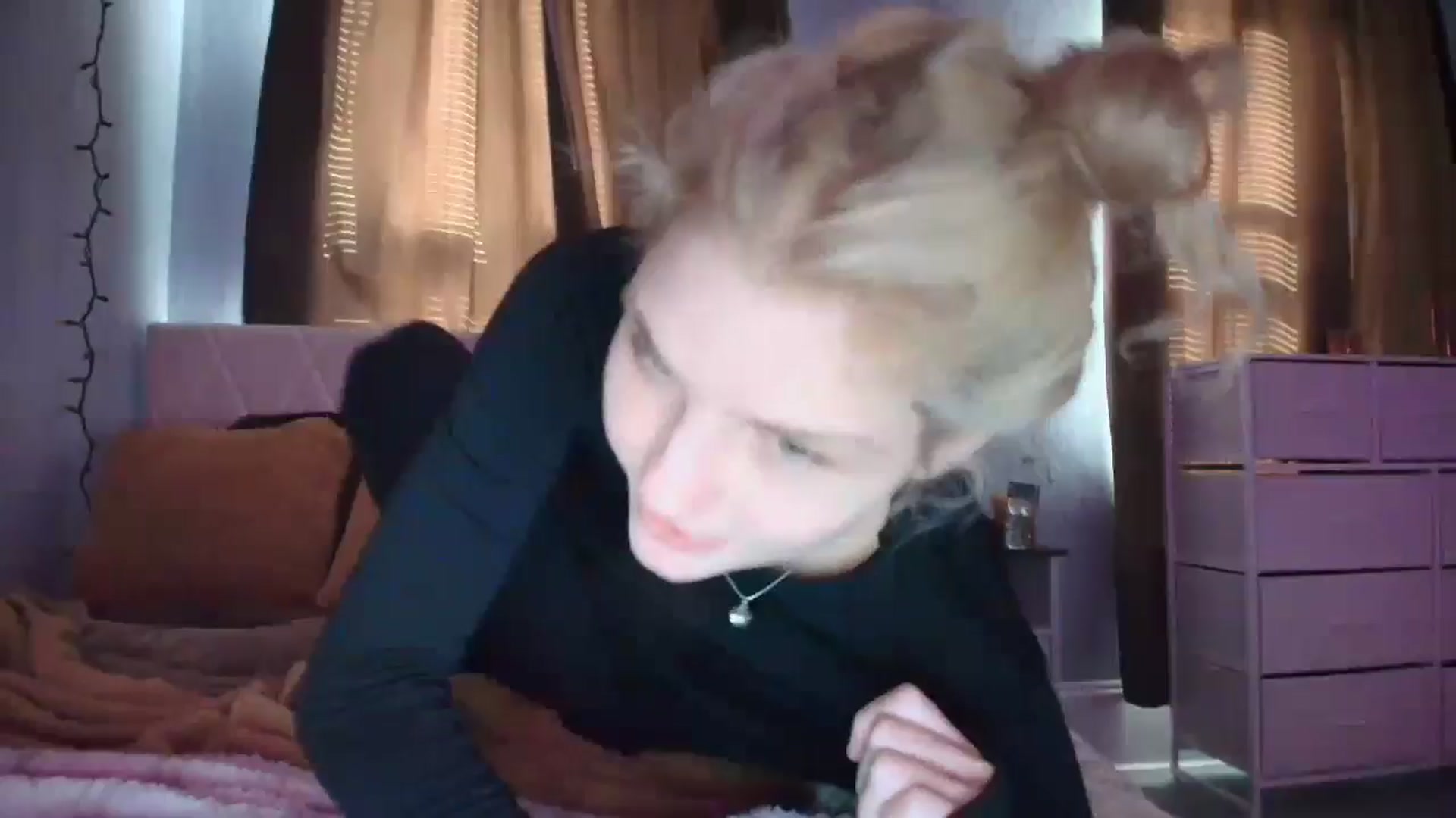 Gallery image thumbnail from DuckChan0's myfreecams stream on, 10/17/2025, 14:37 image 1 of 20