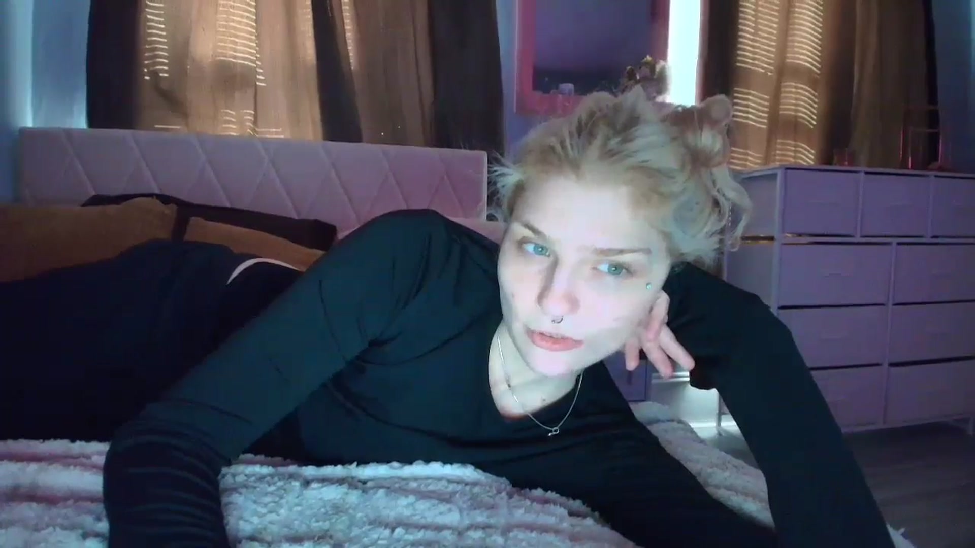 Gallery image thumbnail from DuckChan0's myfreecams stream on, 10/17/2025, 14:37 image 2 of 20