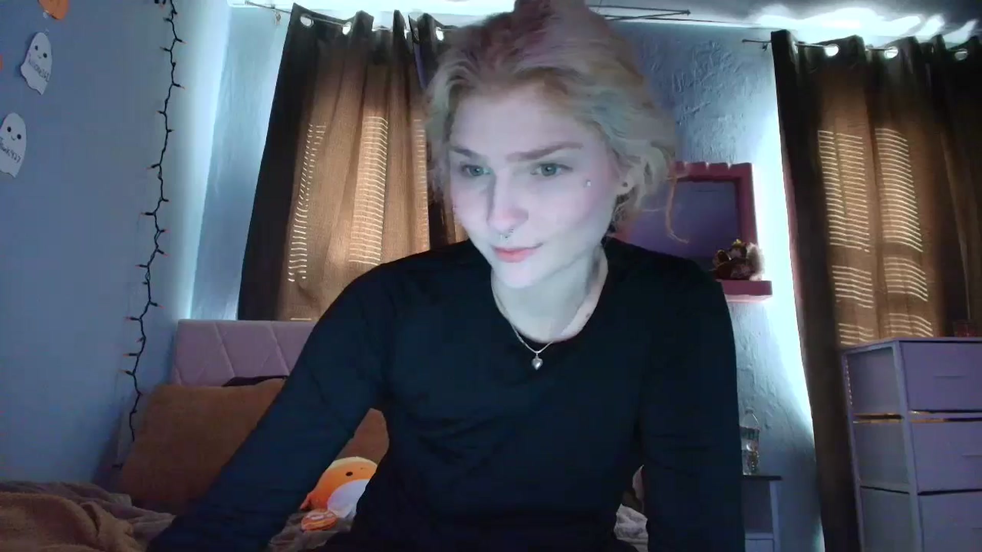 Gallery image thumbnail from DuckChan0's myfreecams stream on, 10/17/2025, 14:37 image 11 of 20