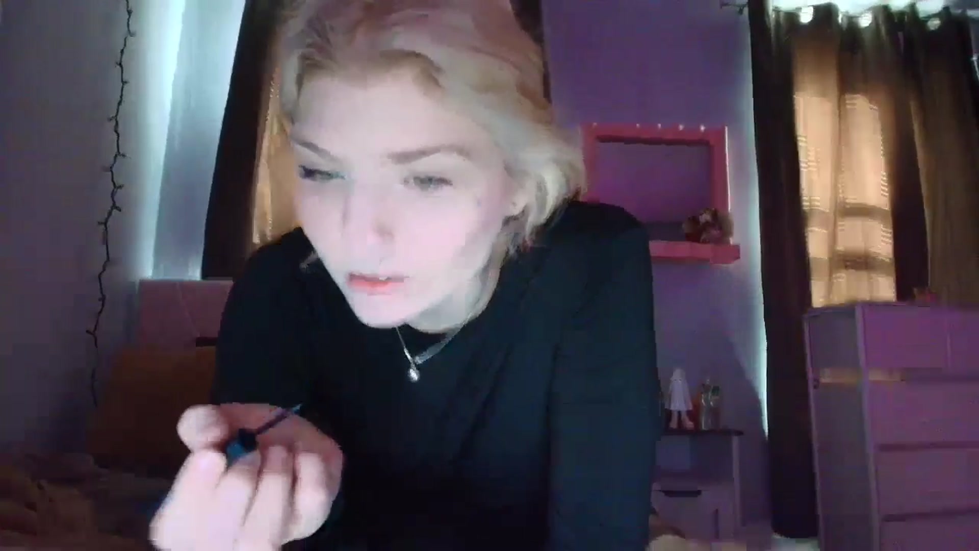 Gallery image thumbnail from DuckChan0's myfreecams stream on, 10/17/2025, 14:37 image 15 of 20