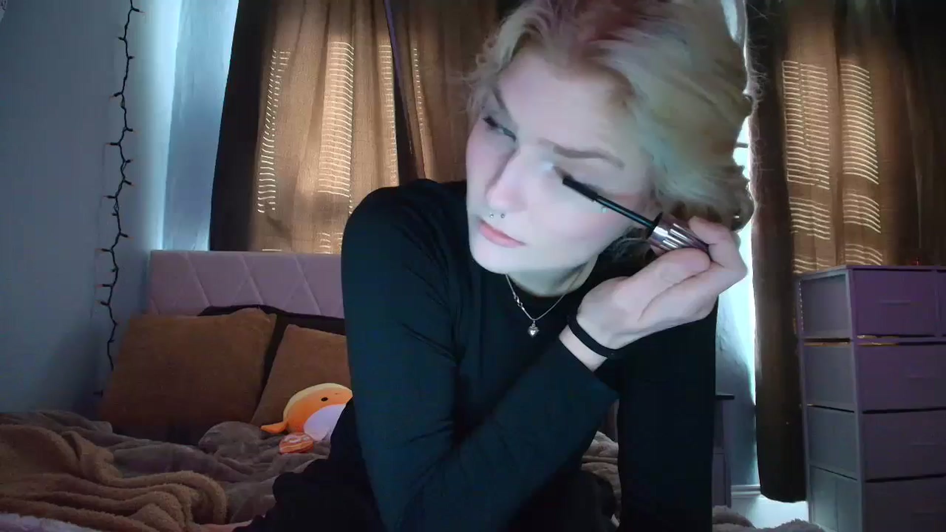 Gallery image thumbnail from DuckChan0's myfreecams stream on, 10/17/2025, 14:37 image 13 of 20