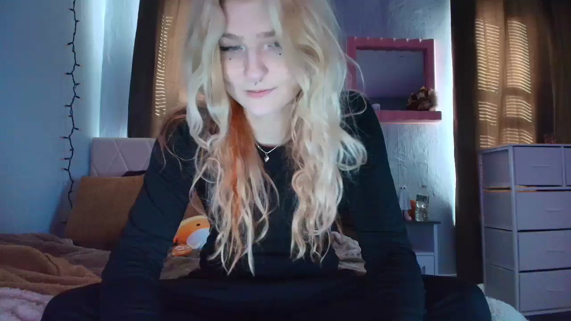 Gallery image thumbnail from DuckChan0's myfreecams stream on, 10/17/2025, 14:37 image 18 of 20