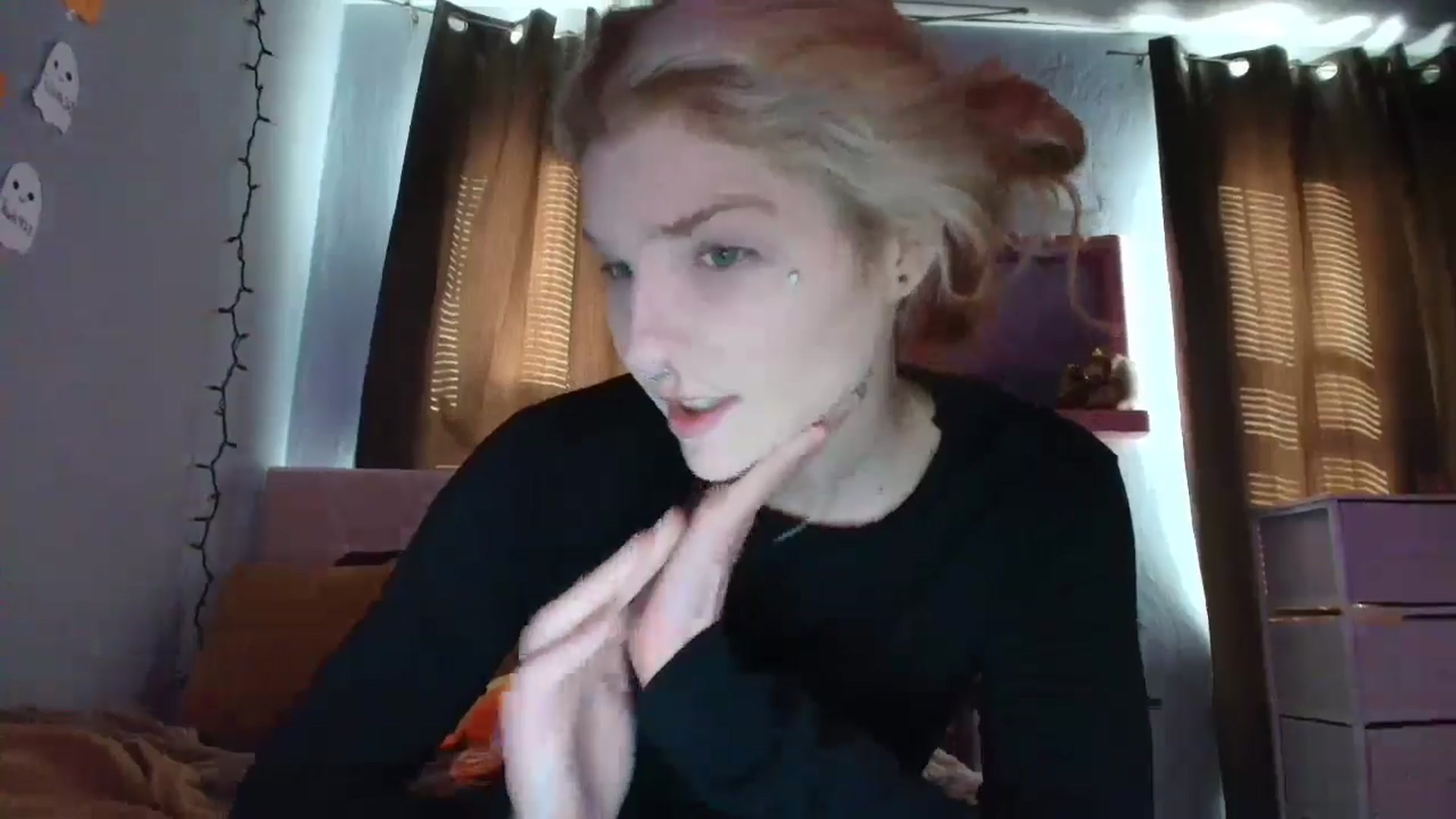 Gallery image thumbnail from DuckChan0's myfreecams stream on, 10/17/2025, 14:37 image 10 of 20