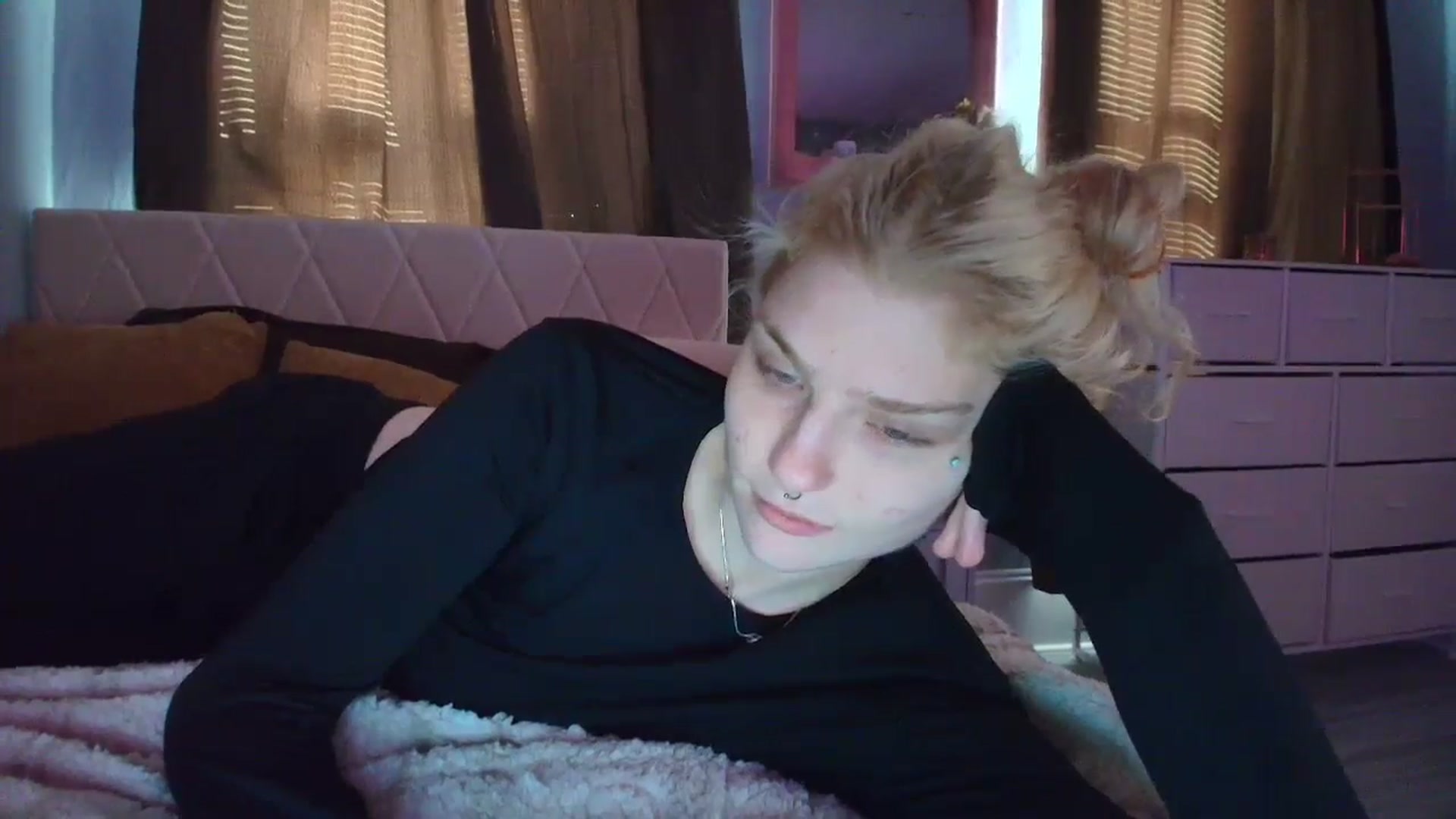 Gallery image thumbnail from DuckChan0's myfreecams stream on, 10/17/2025, 14:37 image 3 of 20