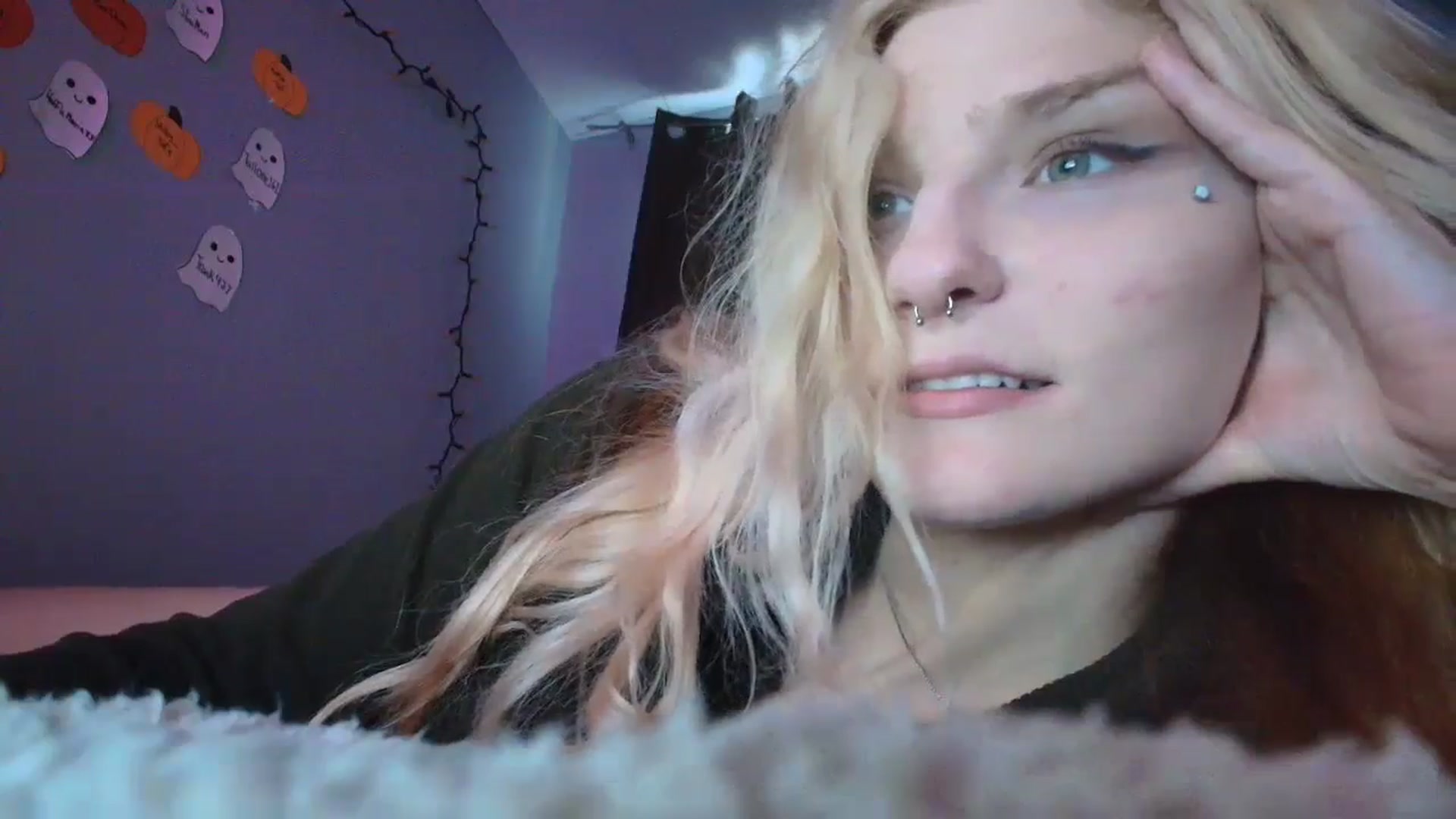 Gallery image thumbnail from DuckChan0's myfreecams stream on, 10/17/2025, 18:34 image 3 of 20