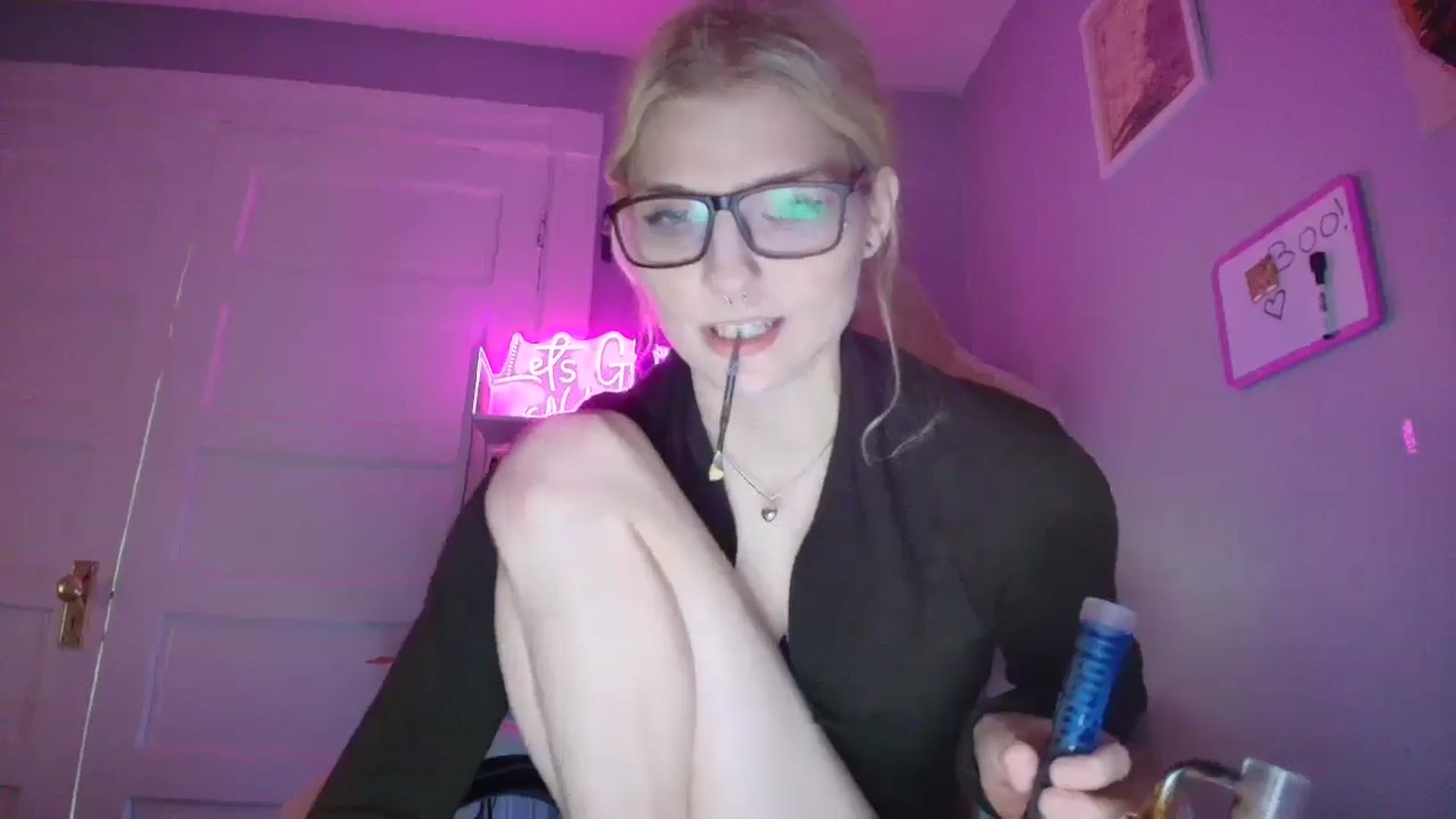 Gallery image thumbnail from DuckChan0's myfreecams stream on, 10/17/2025, 18:34 image 17 of 20