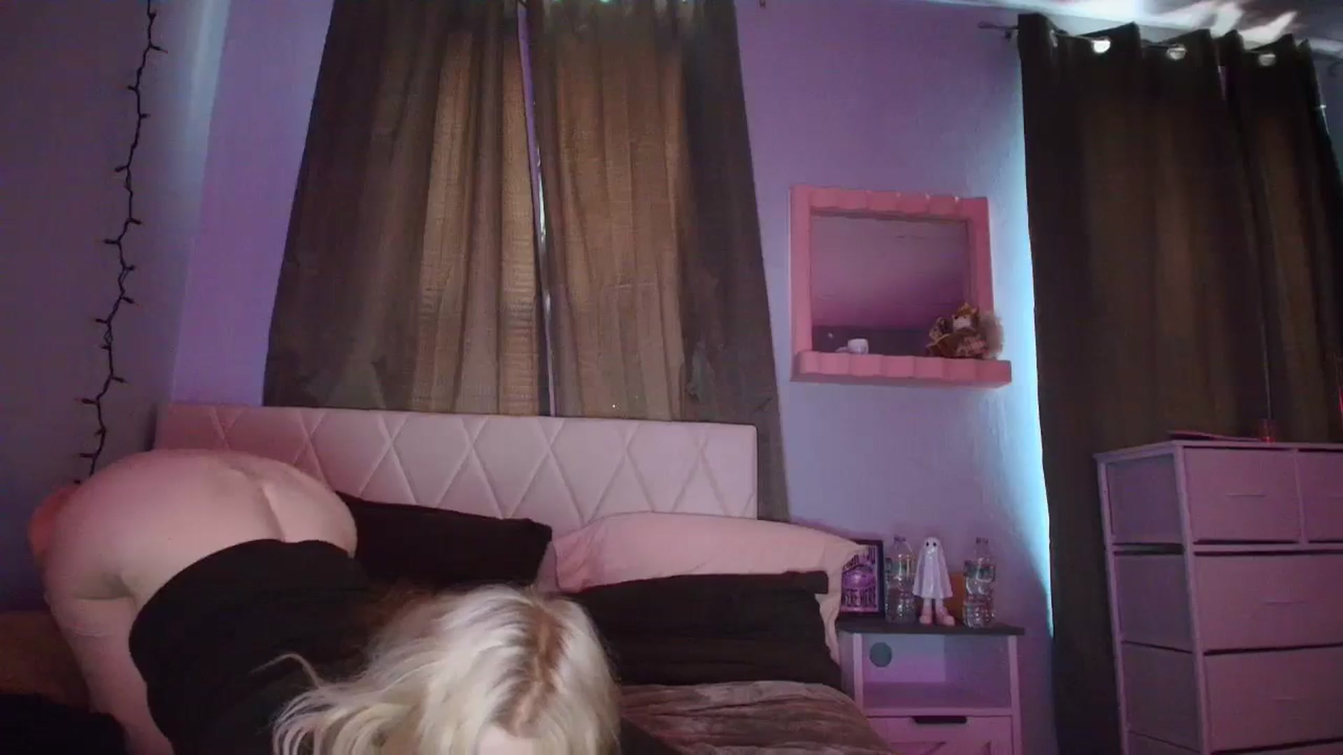 Gallery image thumbnail from DuckChan0's myfreecams stream on, 10/17/2025, 18:34 image 14 of 20