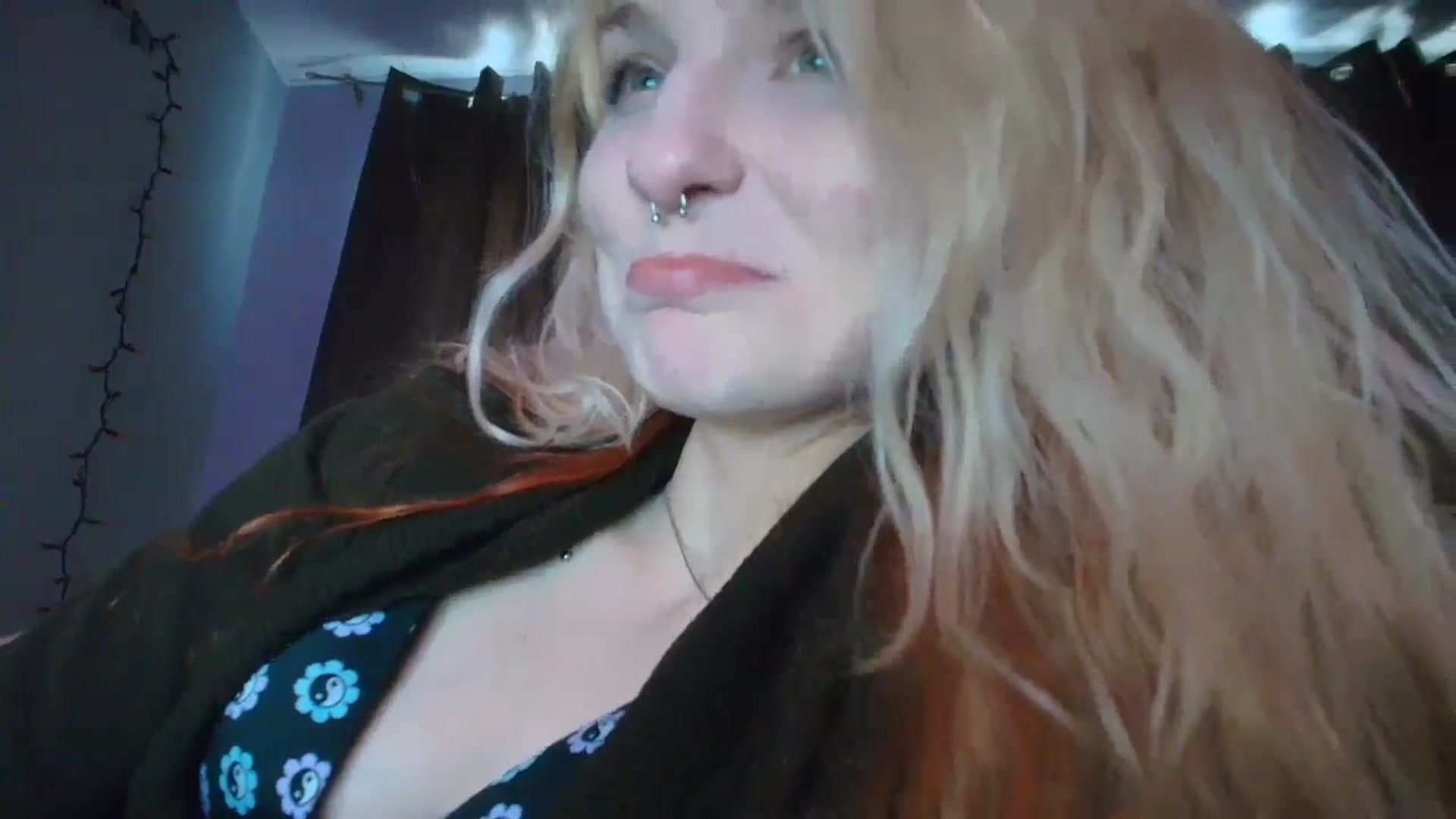 Gallery image thumbnail from DuckChan0's myfreecams stream on, 10/17/2025, 18:34 image 2 of 20