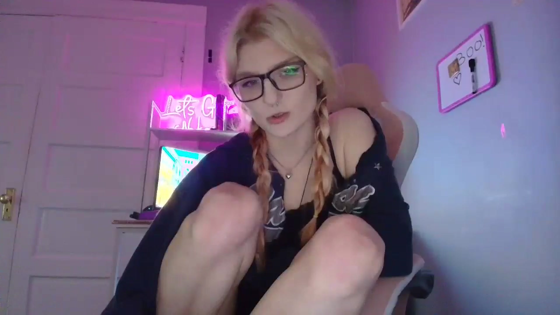Gallery image thumbnail from DuckChan0's myfreecams stream on, 10/21/2025, 15:22 image 11 of 20