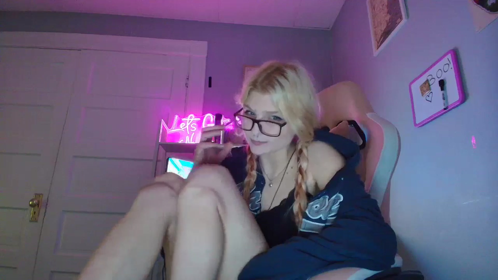 Gallery image thumbnail from DuckChan0's myfreecams stream on, 10/21/2025, 15:22 image 8 of 20