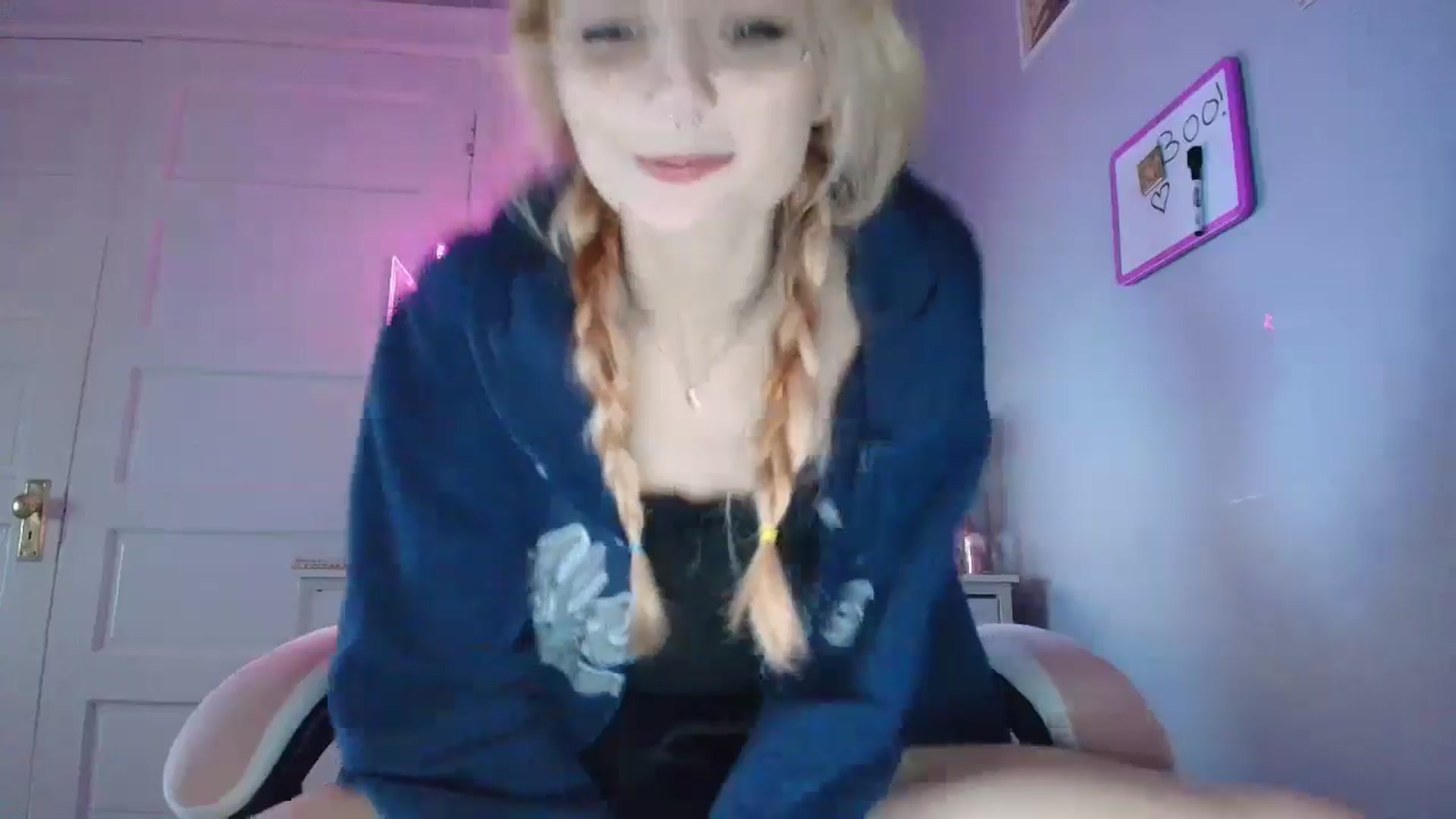 Gallery image thumbnail from DuckChan0's myfreecams stream on, 10/21/2025, 16:21 image 6 of 20