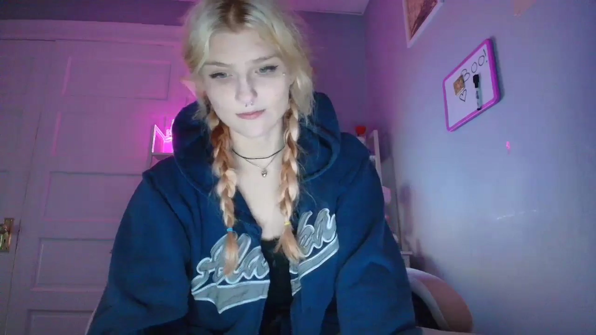 Gallery image thumbnail from DuckChan0's myfreecams stream on, 10/21/2025, 16:21 image 20 of 20