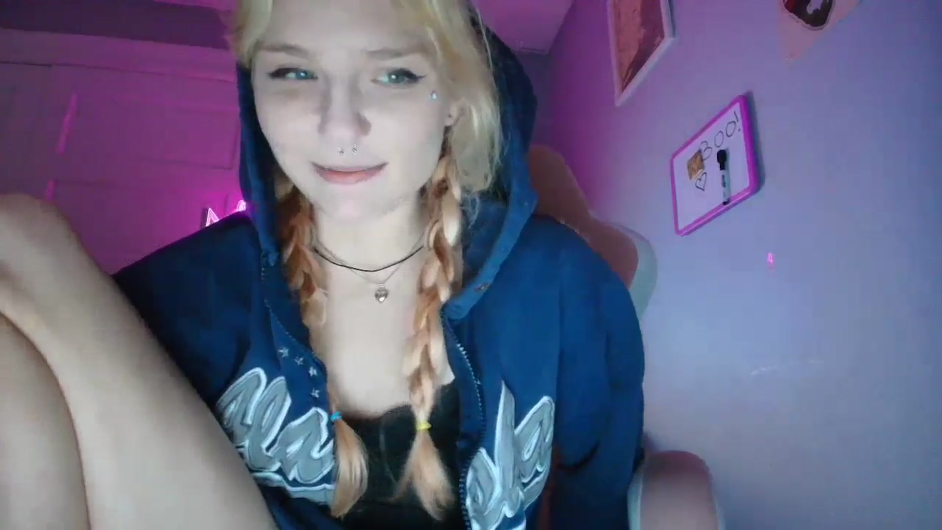 Gallery image thumbnail from DuckChan0's myfreecams stream on, 10/21/2025, 16:21 image 19 of 20