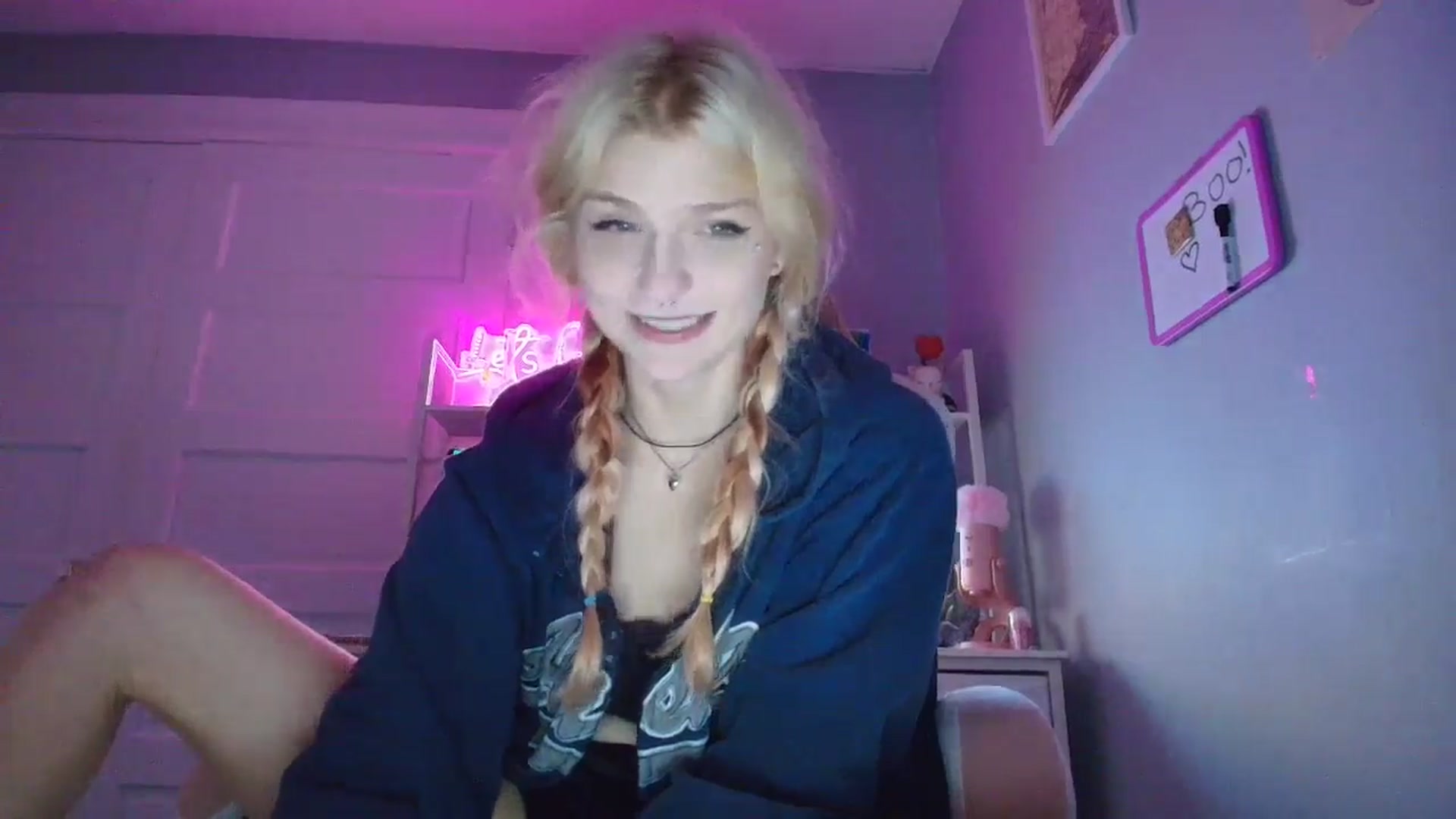 Gallery image thumbnail from DuckChan0's myfreecams stream on, 10/21/2025, 17:56 image 3 of 20