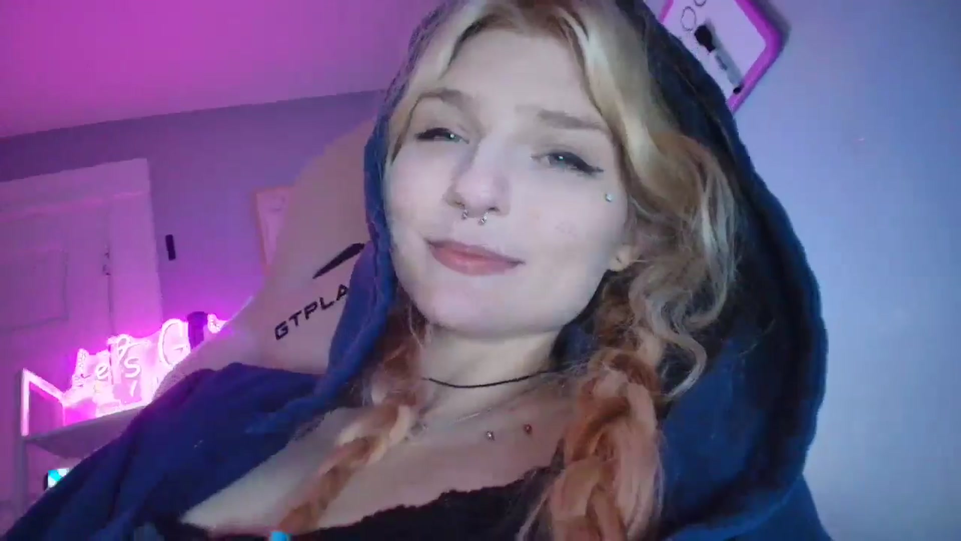 Gallery image thumbnail from DuckChan0's myfreecams stream on, 10/21/2025, 17:56 image 9 of 20