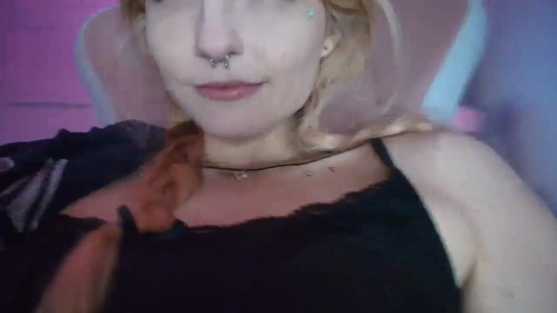 Gallery image thumbnail from DuckChan0's myfreecams stream on, 10/21/2025, 17:56 image 8 of 20