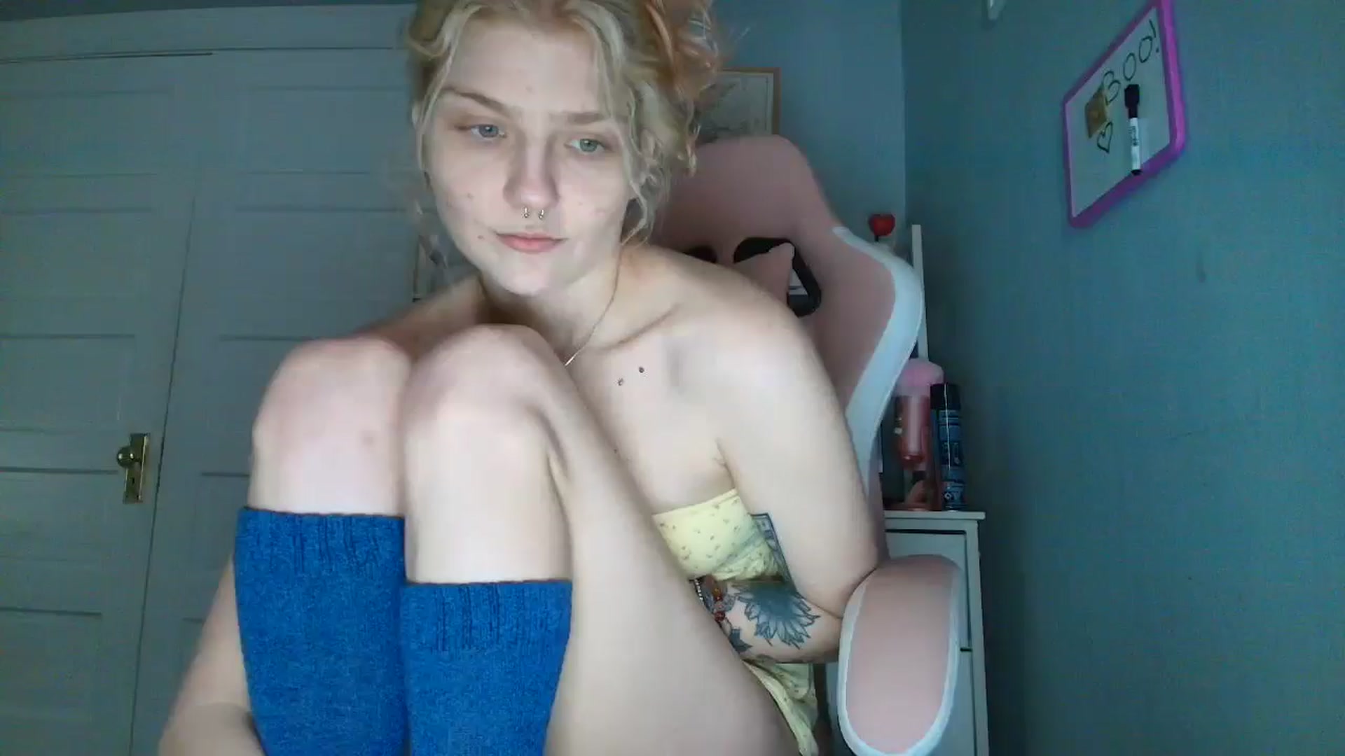 Gallery image thumbnail from DuckChan0's myfreecams stream on, 10/22/2025, 14:36 image 1 of 20