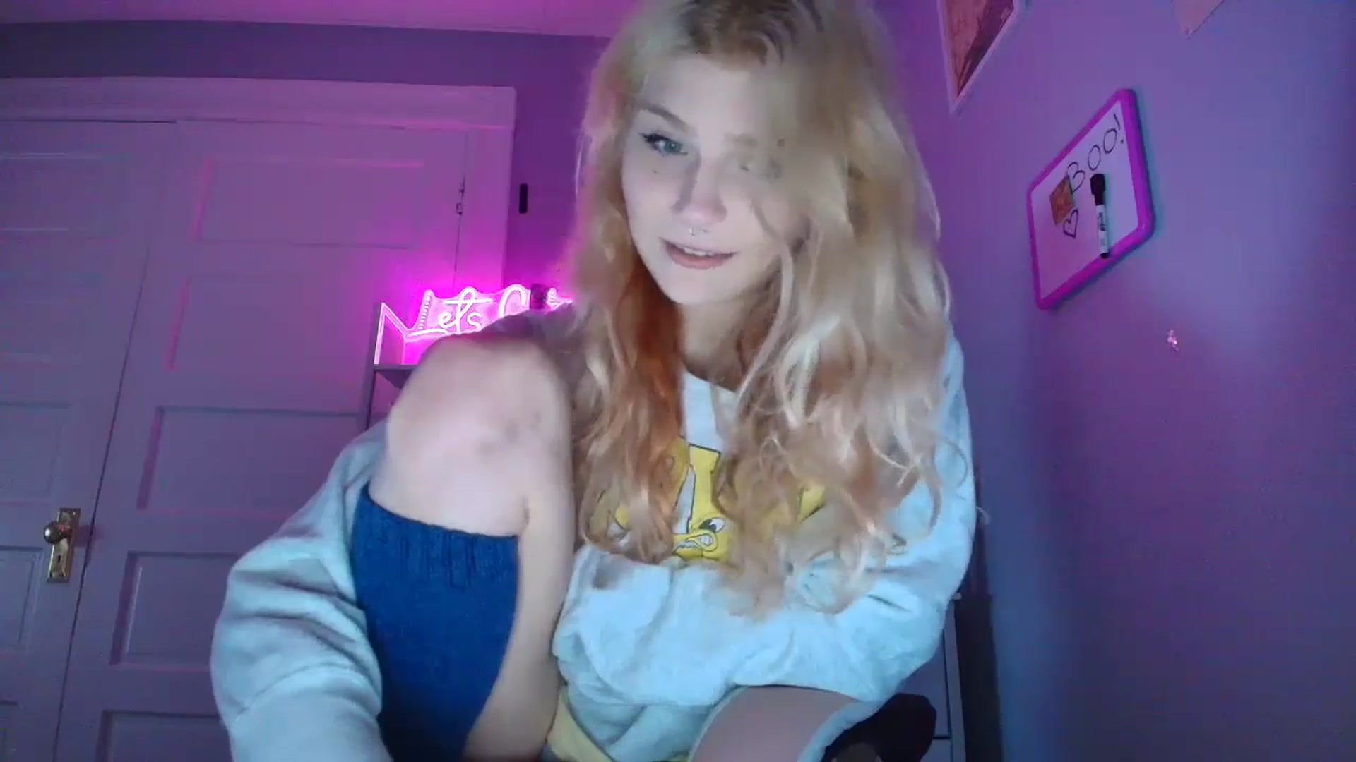 Gallery image thumbnail from DuckChan0's myfreecams stream on, 10/22/2025, 14:36 image 18 of 20