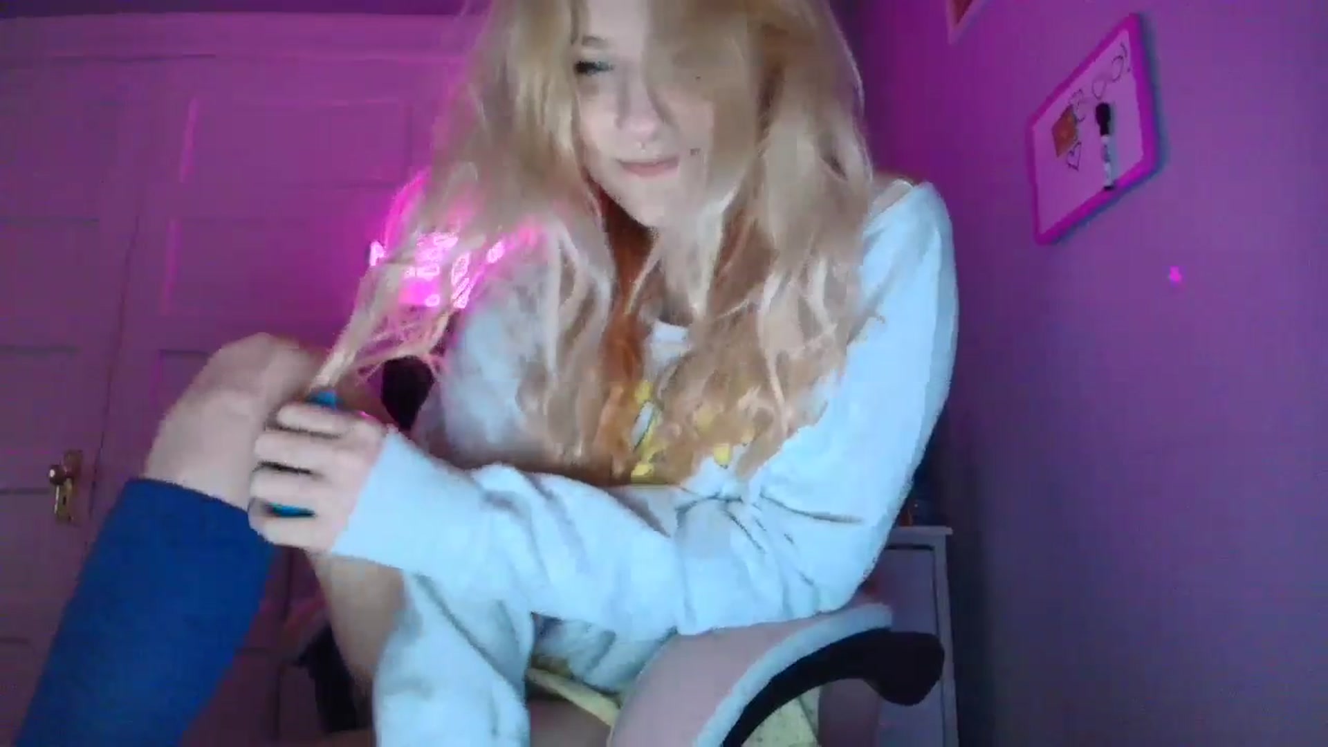 Gallery image thumbnail from DuckChan0's myfreecams stream on, 10/22/2025, 14:36 image 17 of 20