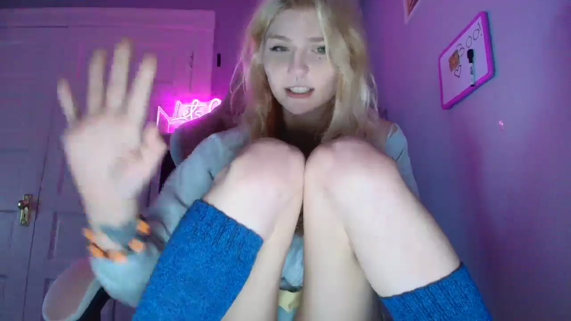 Gallery image thumbnail from DuckChan0's myfreecams stream on, 10/22/2025, 14:36 image 19 of 20