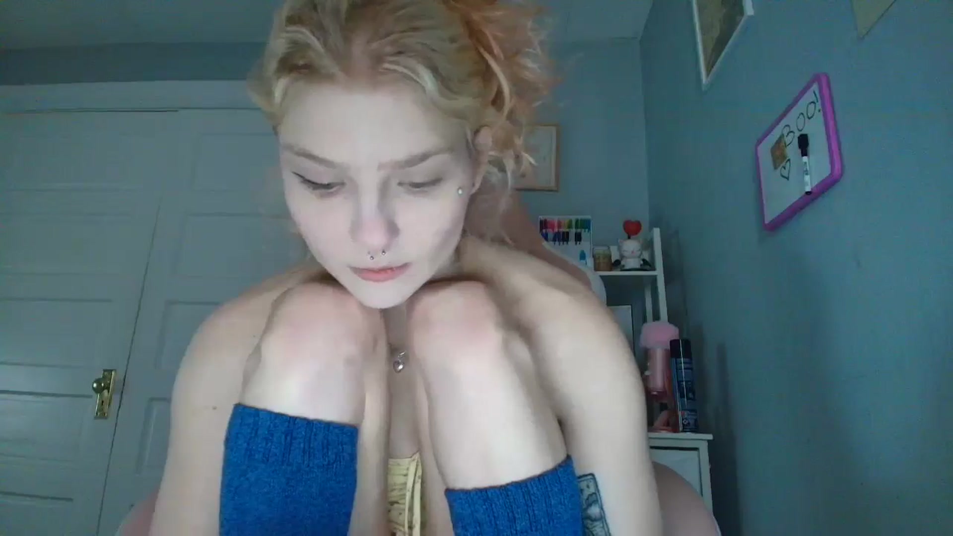 Gallery image thumbnail from DuckChan0's myfreecams stream on, 10/22/2025, 14:36 image 5 of 20