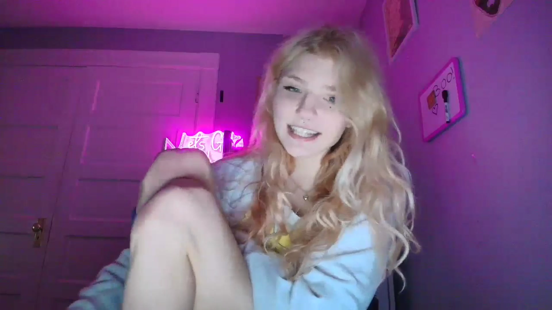 Gallery image thumbnail from DuckChan0's myfreecams stream on, 10/22/2025, 14:57 image 6 of 20